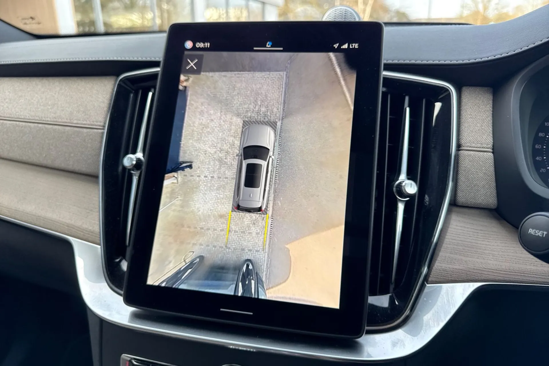 Volvo XC90 thumbnail image number 4