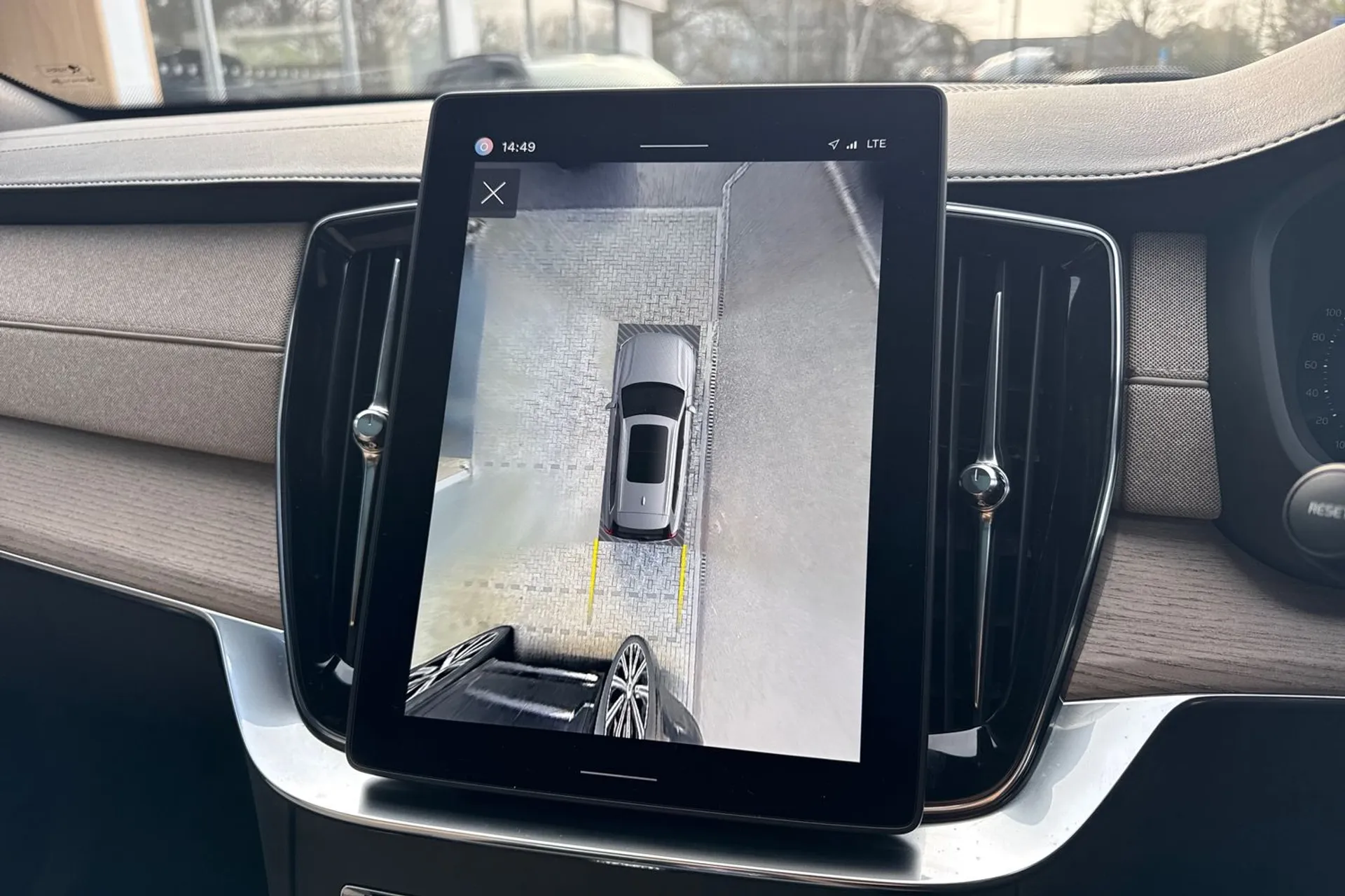 Volvo XC90 thumbnail image number 4