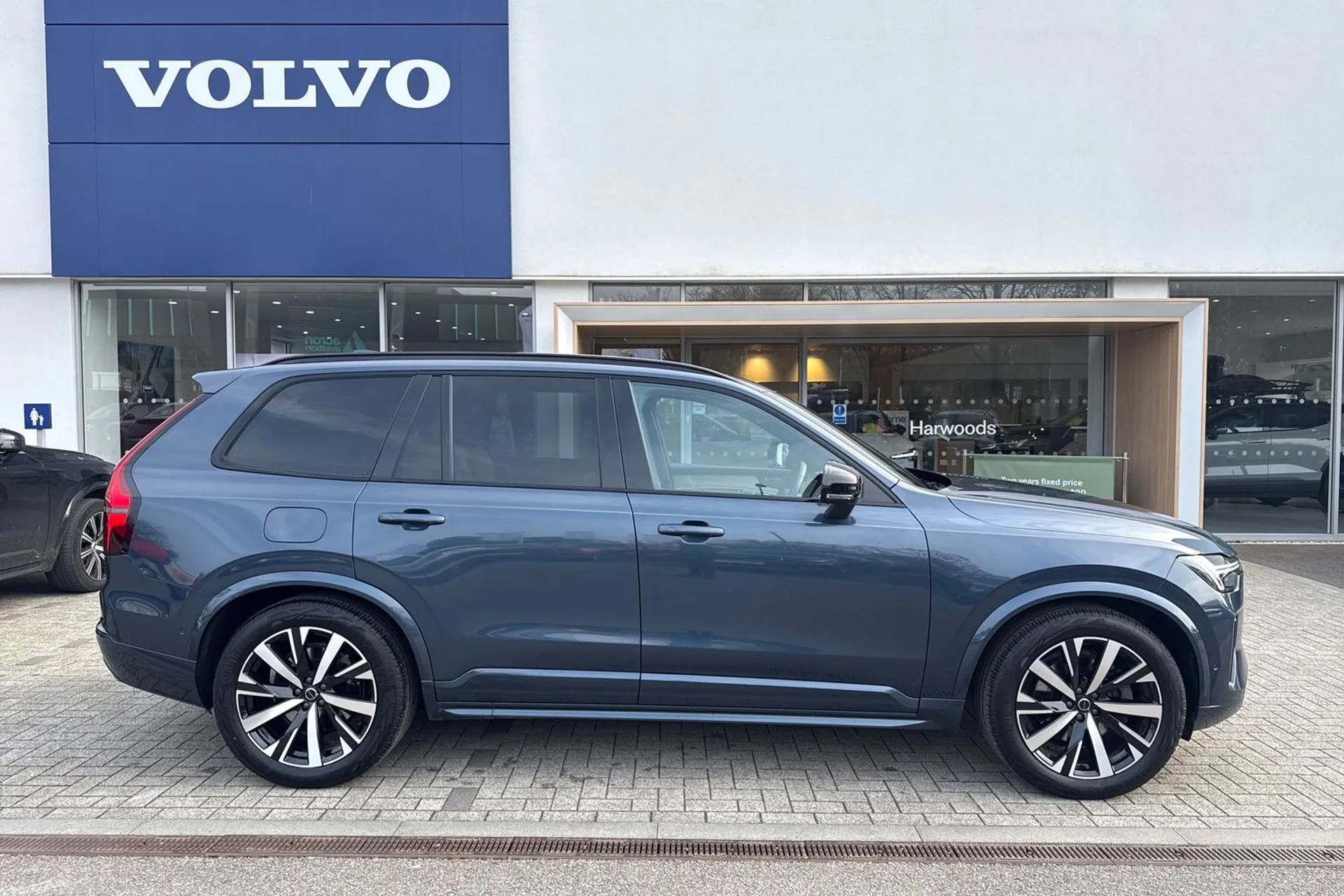 Volvo XC90 thumbnail image number 2