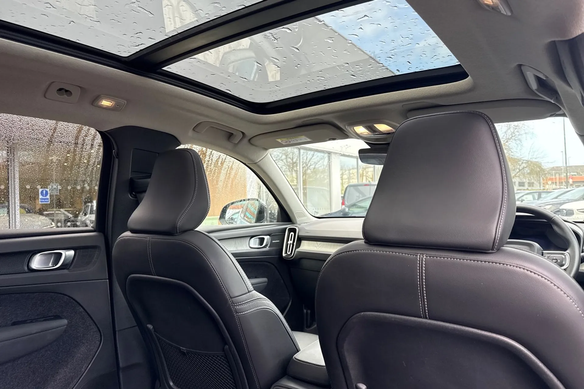 Volvo XC40 thumbnail image number 24