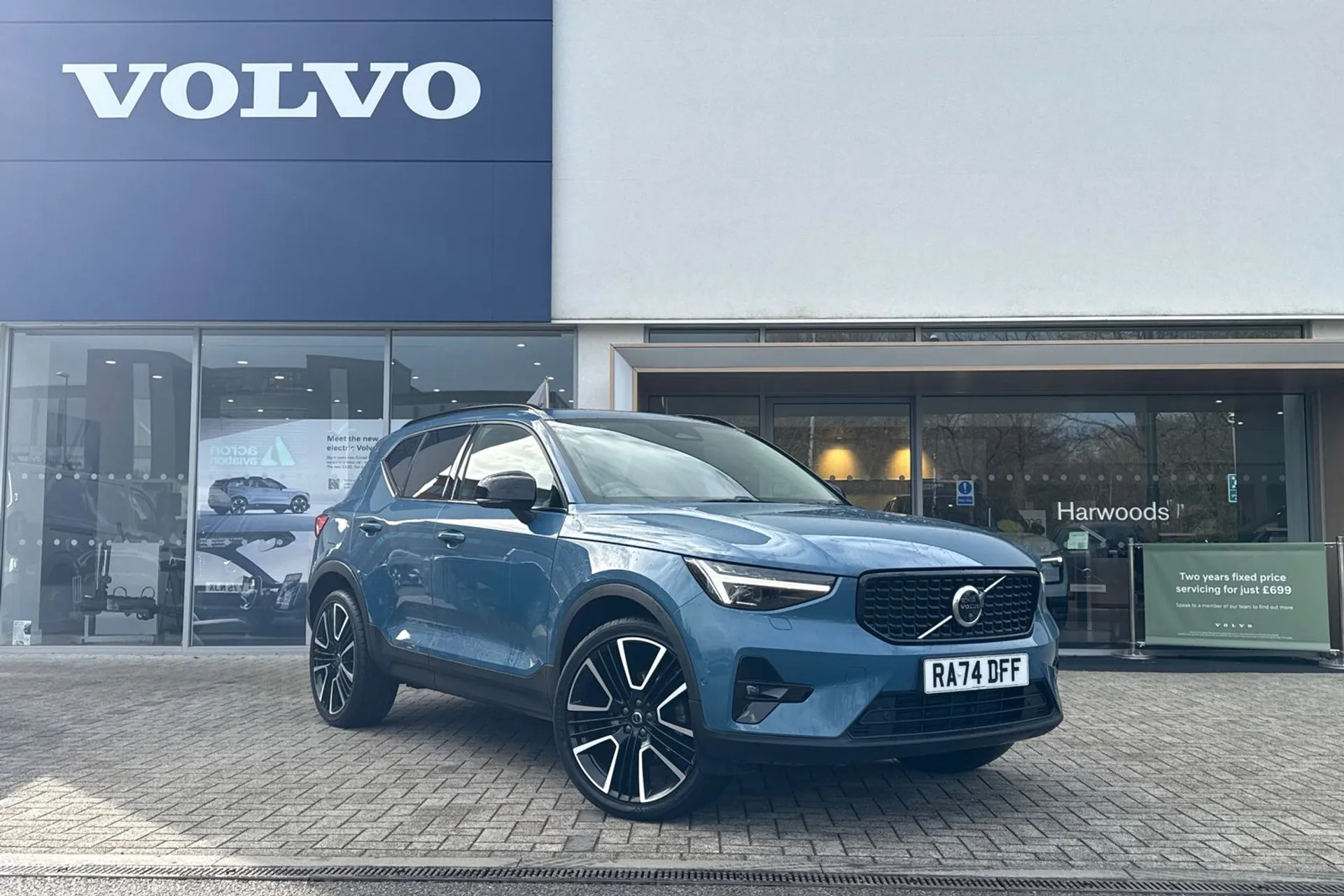 Volvo XC40 focused image