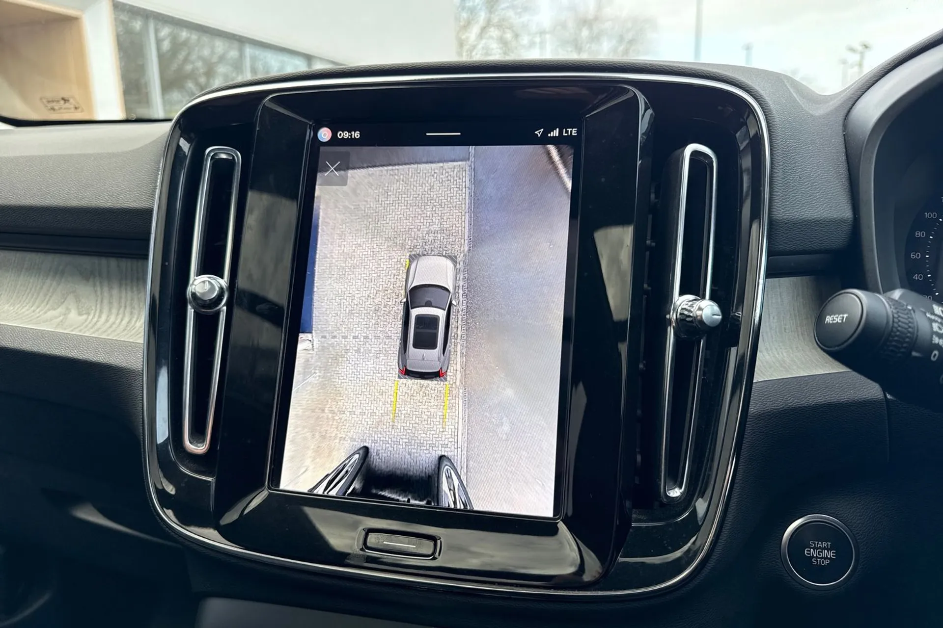 Volvo XC40 thumbnail image number 38