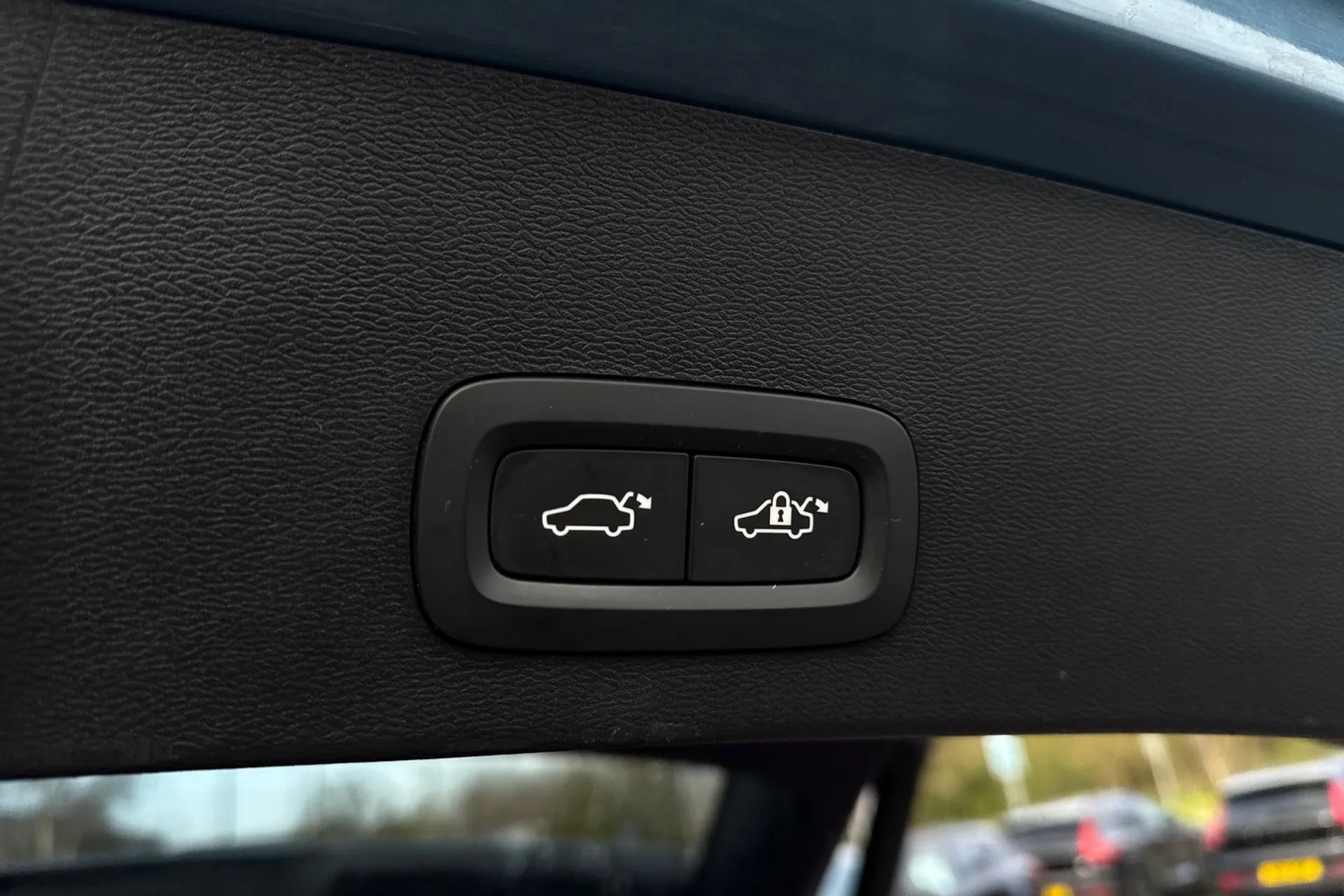 Volvo XC40 thumbnail image number 21