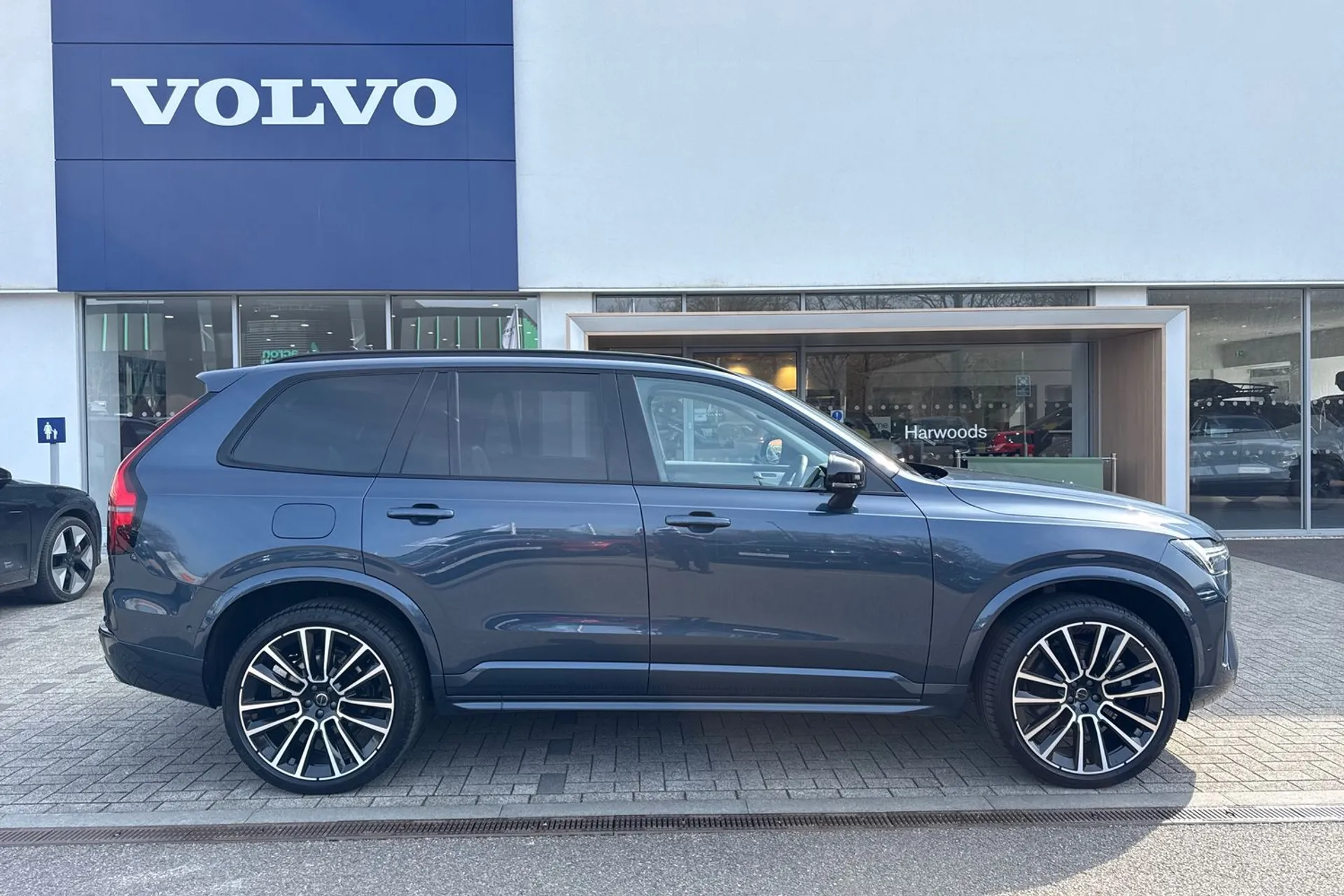 Volvo XC90 thumbnail image number 2