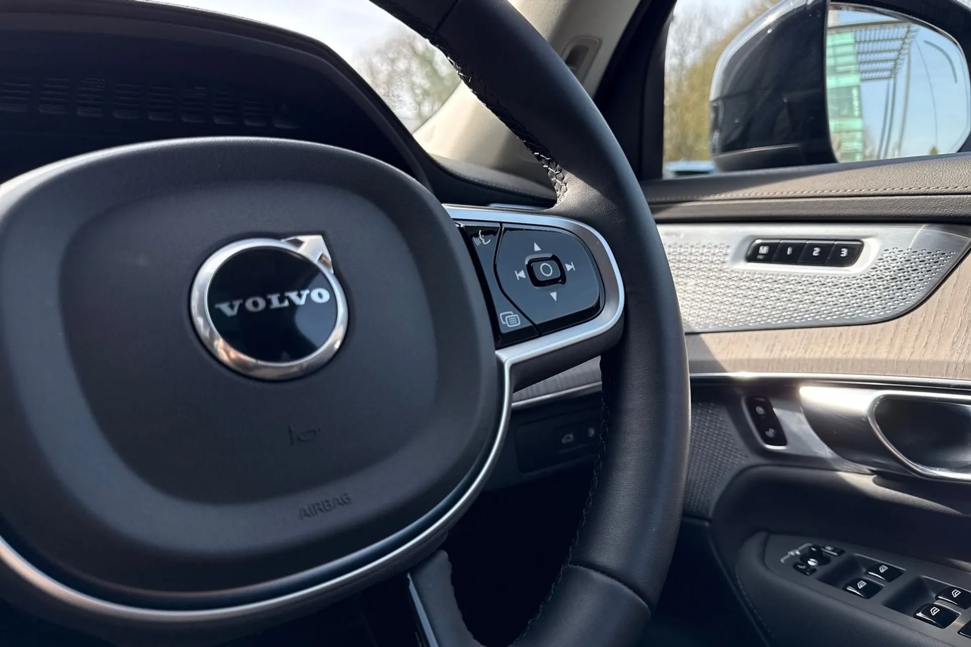 Volvo XC90 thumbnail image number 37