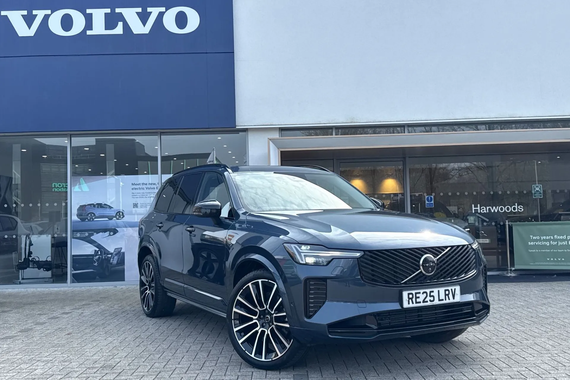 Volvo XC90 focused image