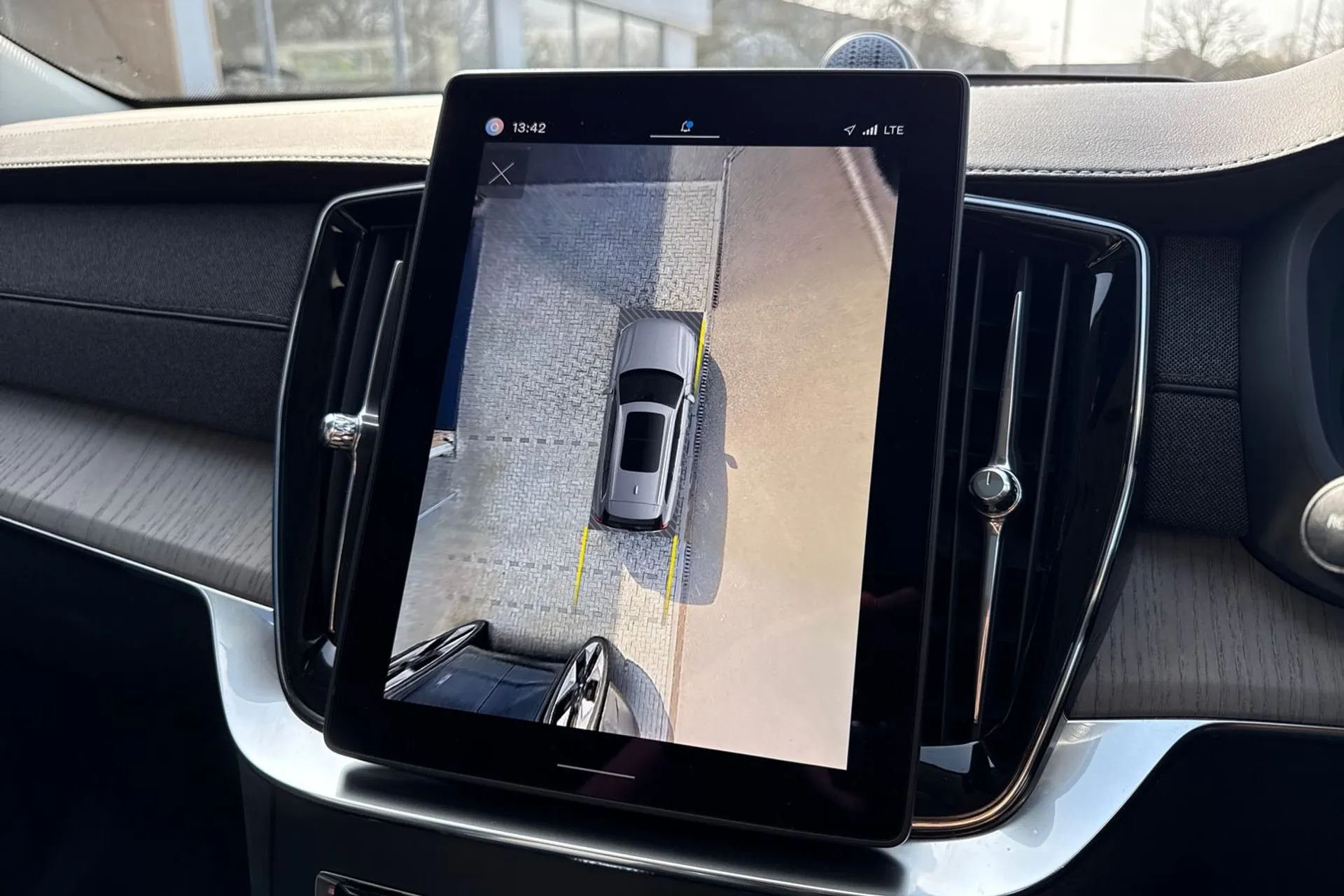 Volvo XC90 thumbnail image number 4