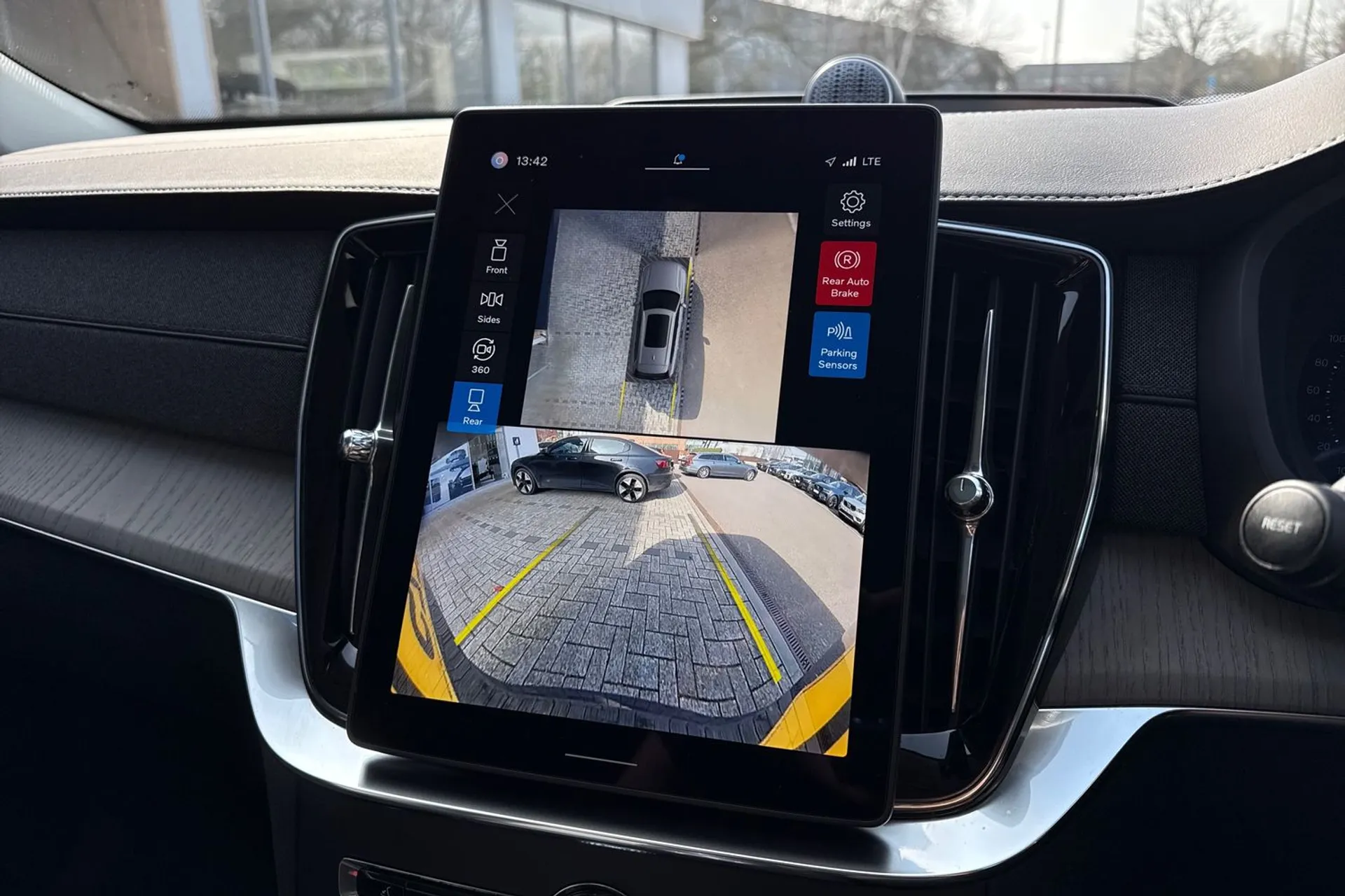 Volvo XC90 thumbnail image number 38