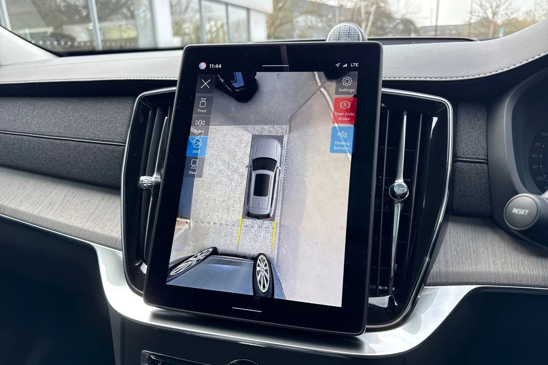 Volvo XC90 thumbnail image number 4