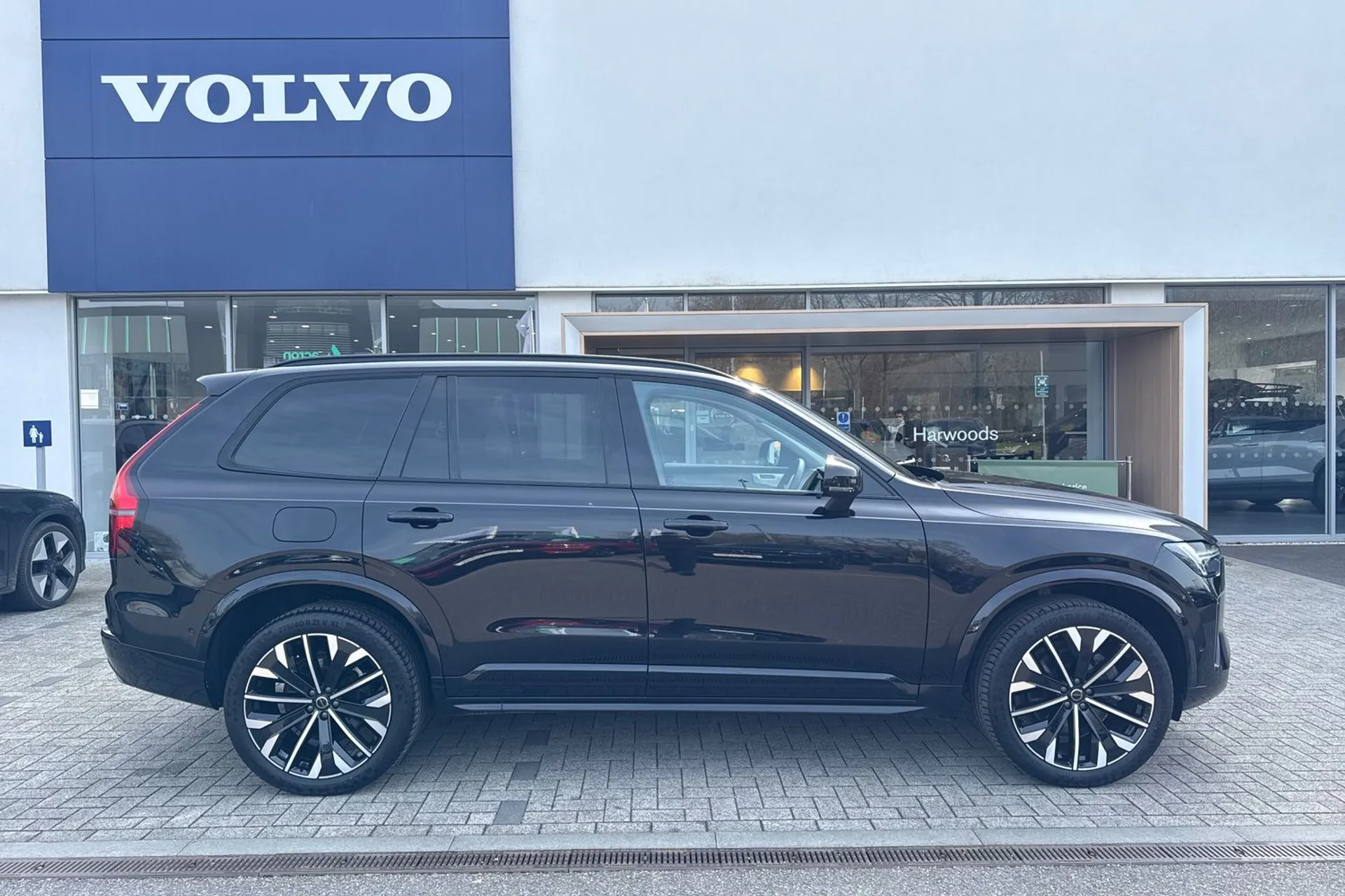 Volvo XC90 thumbnail image number 2