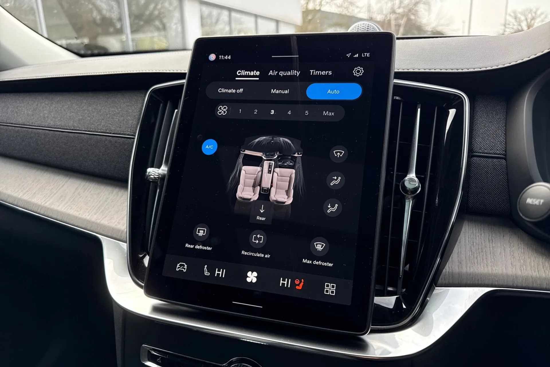 Volvo XC90 thumbnail image number 41