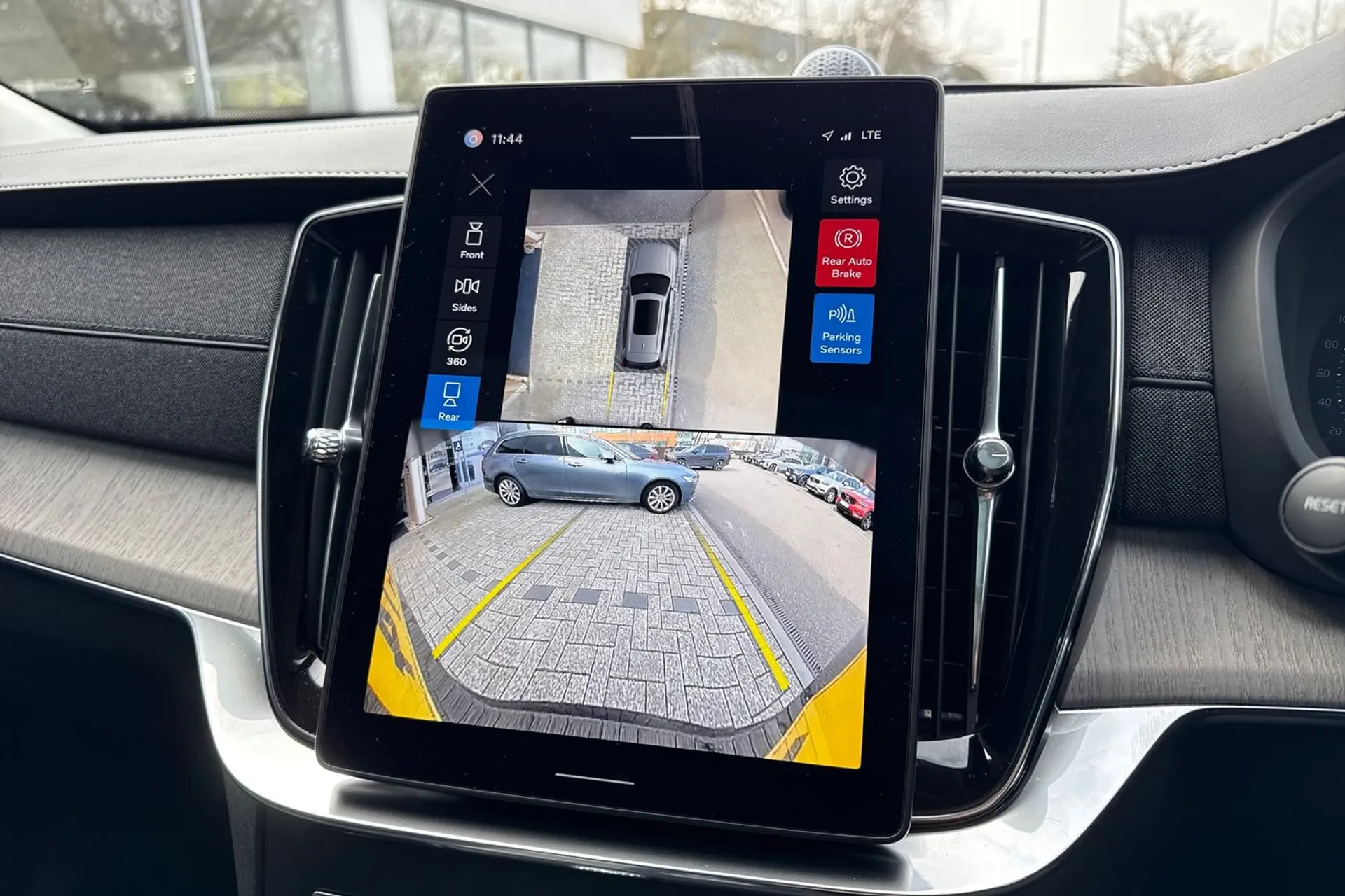 Volvo XC90 thumbnail image number 40