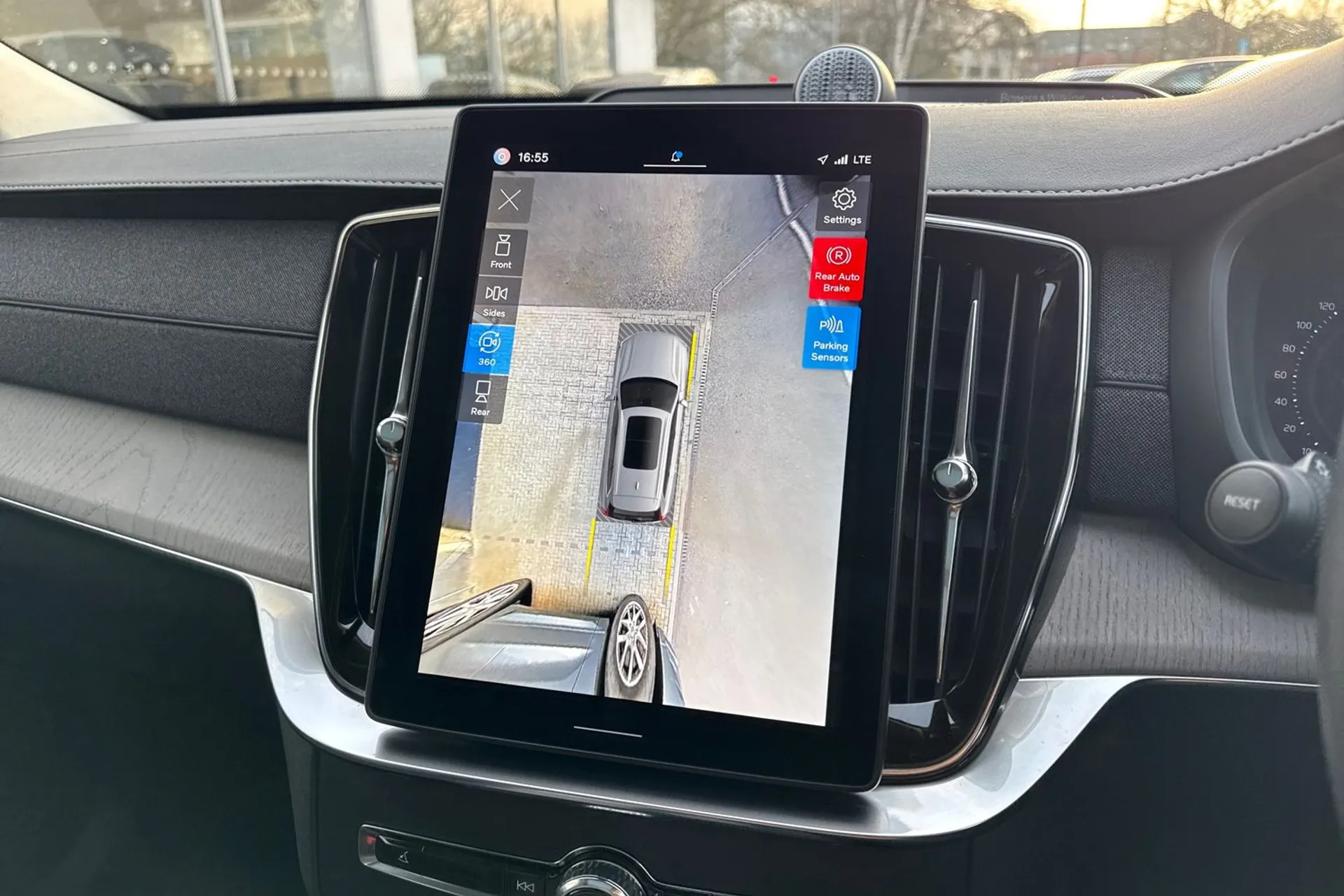 Volvo XC90 thumbnail image number 4