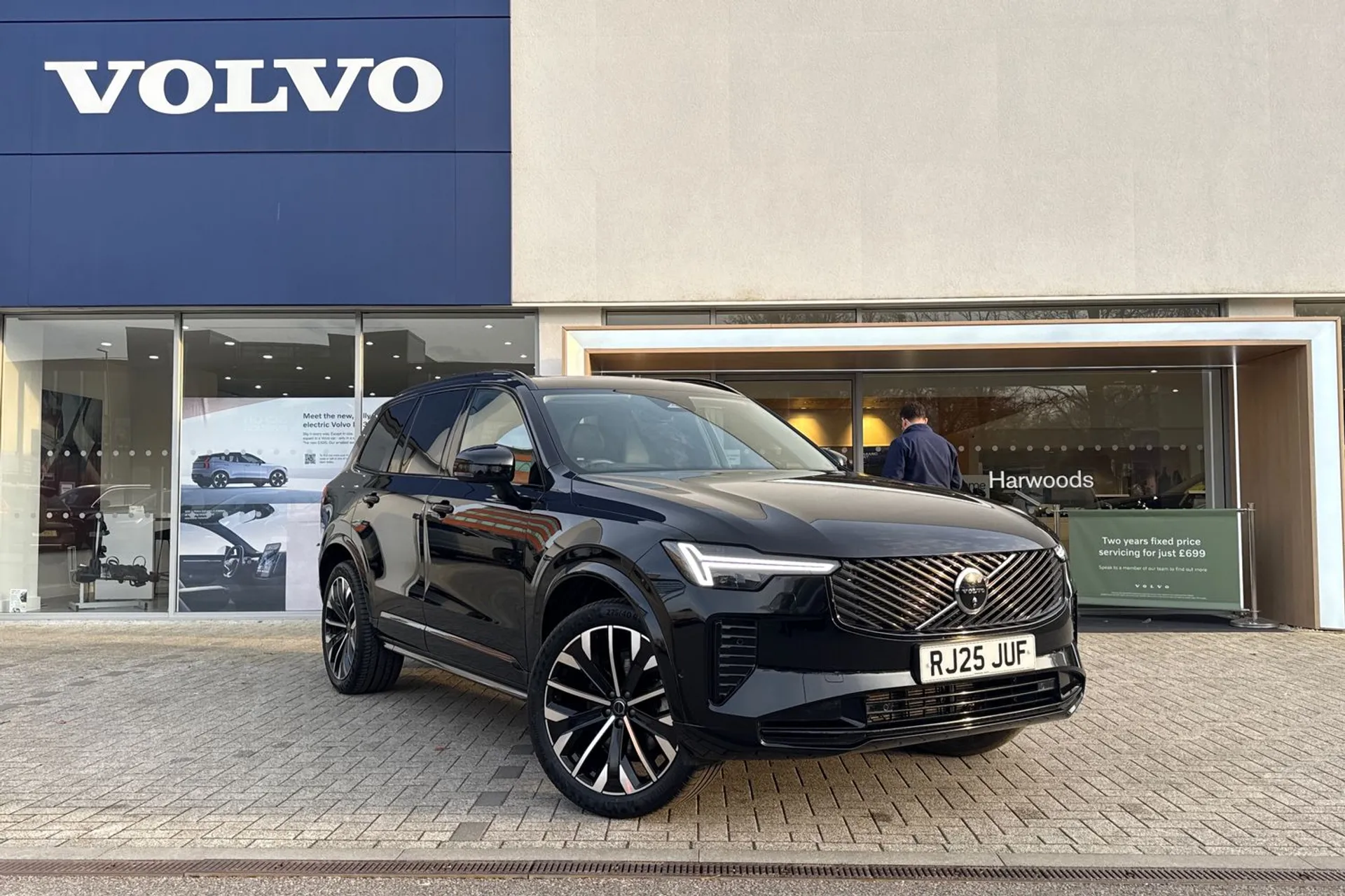 Volvo XC90 focused image