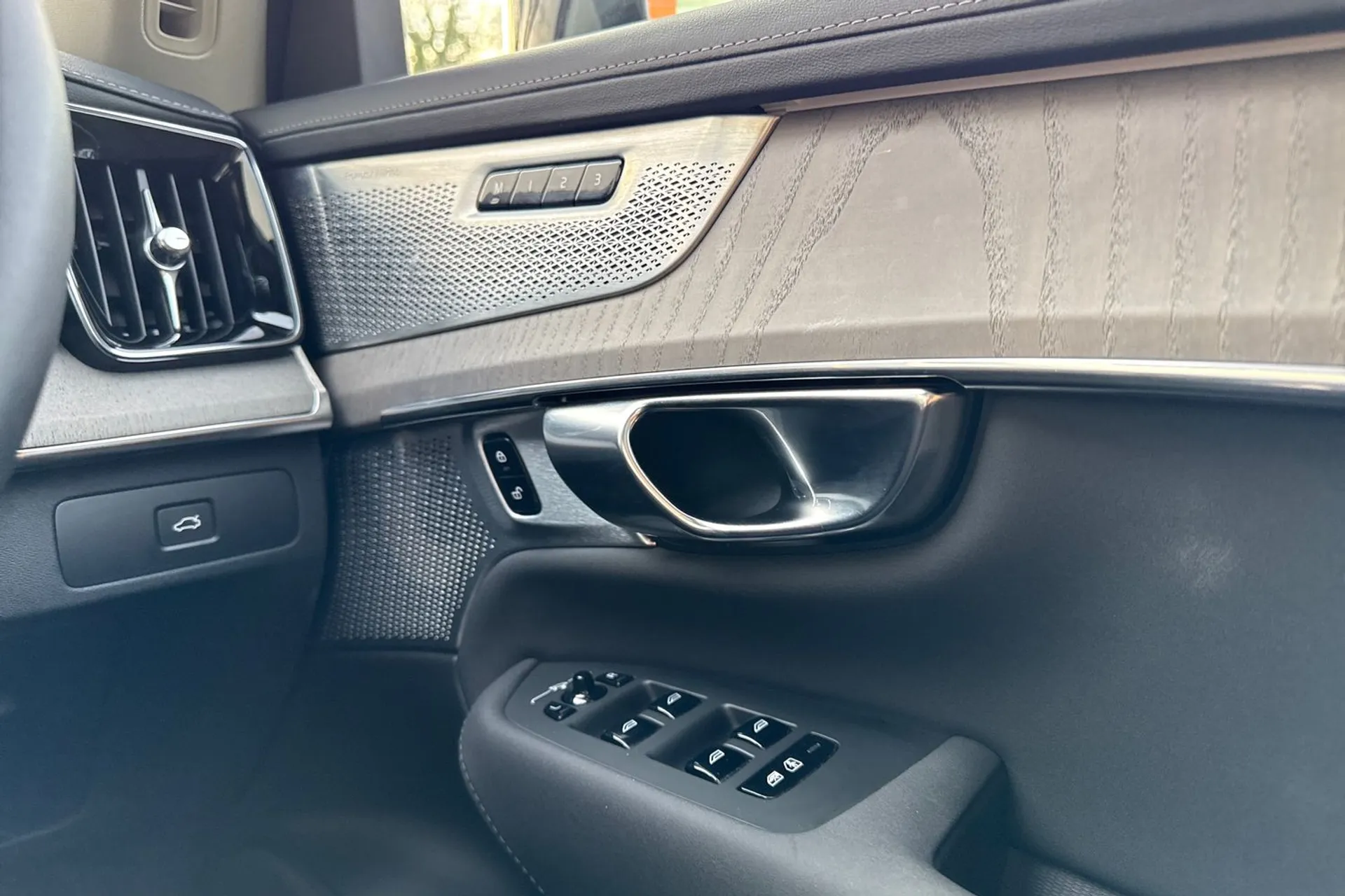 Volvo XC90 thumbnail image number 43