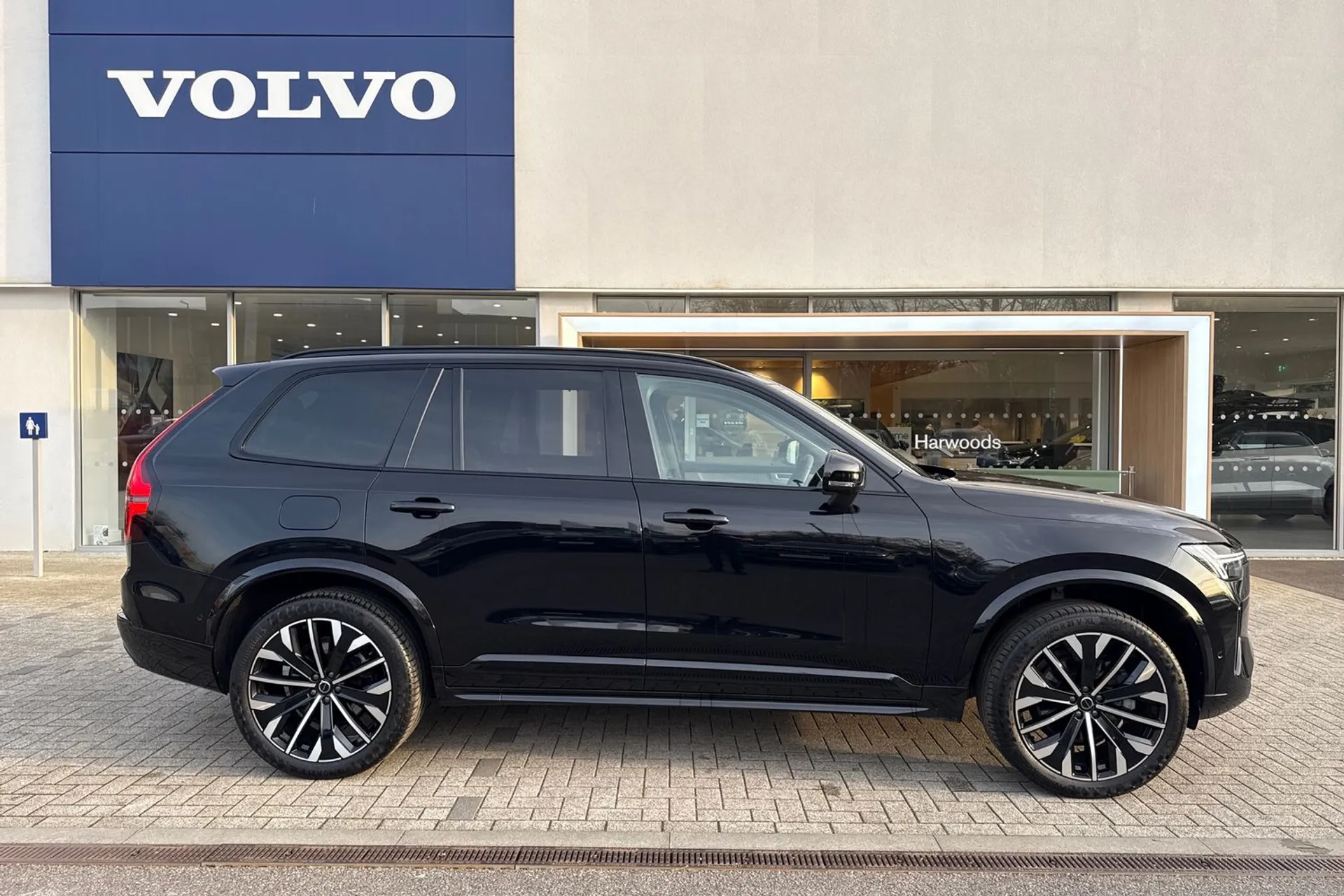 Volvo XC90 thumbnail image number 2