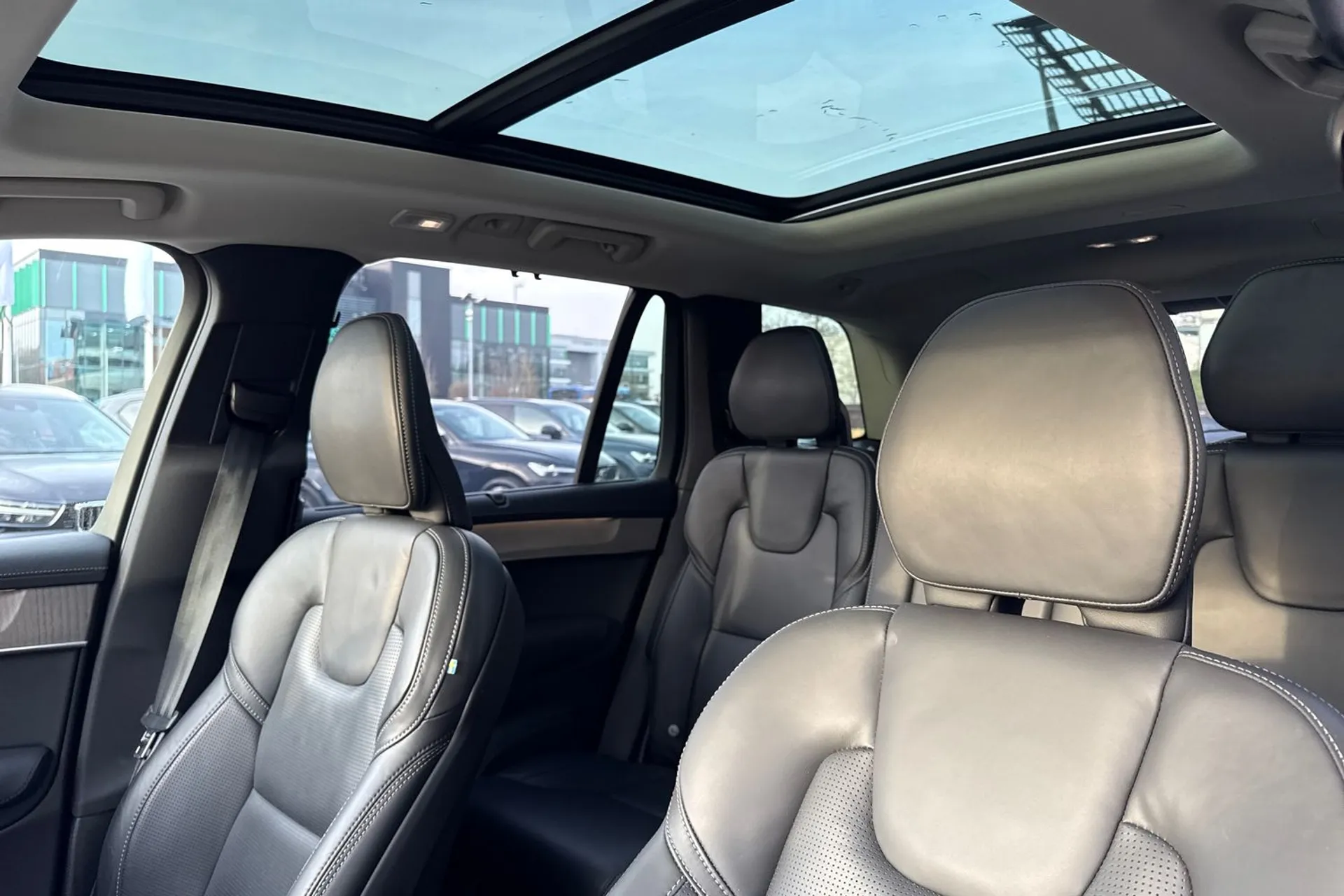 Volvo XC90 thumbnail image number 31