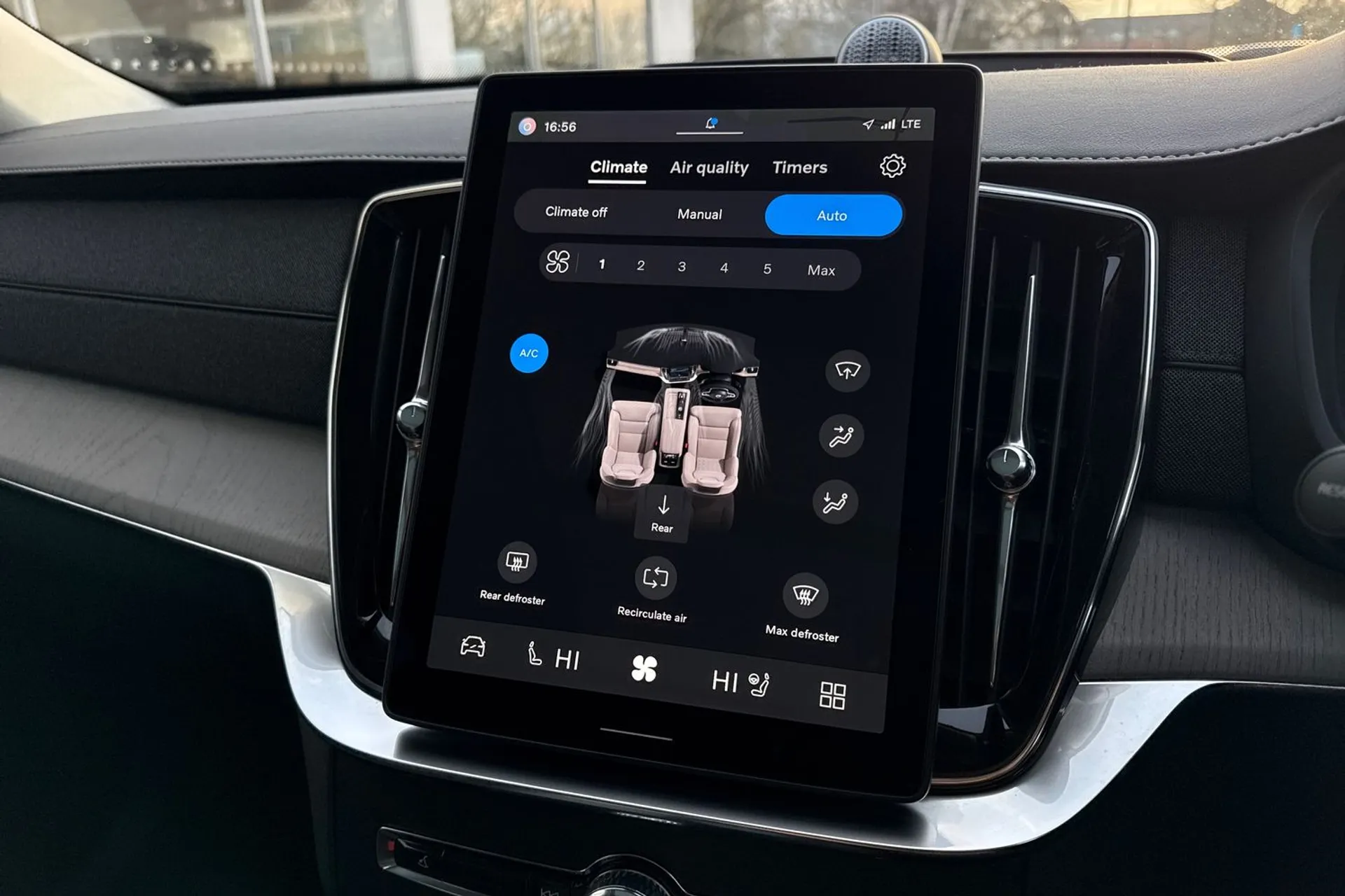 Volvo XC90 thumbnail image number 41