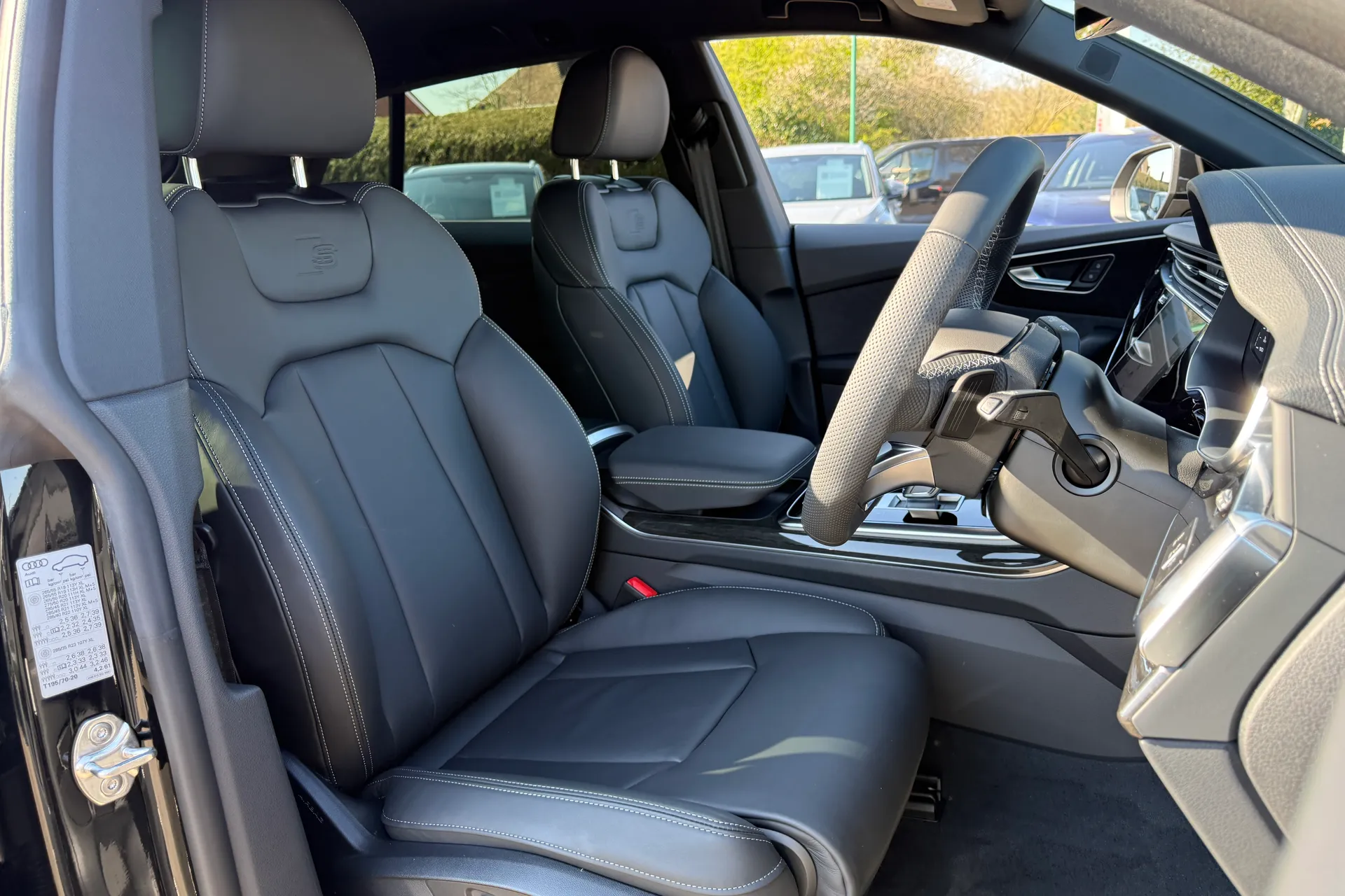Audi Q8 thumbnail image number 29