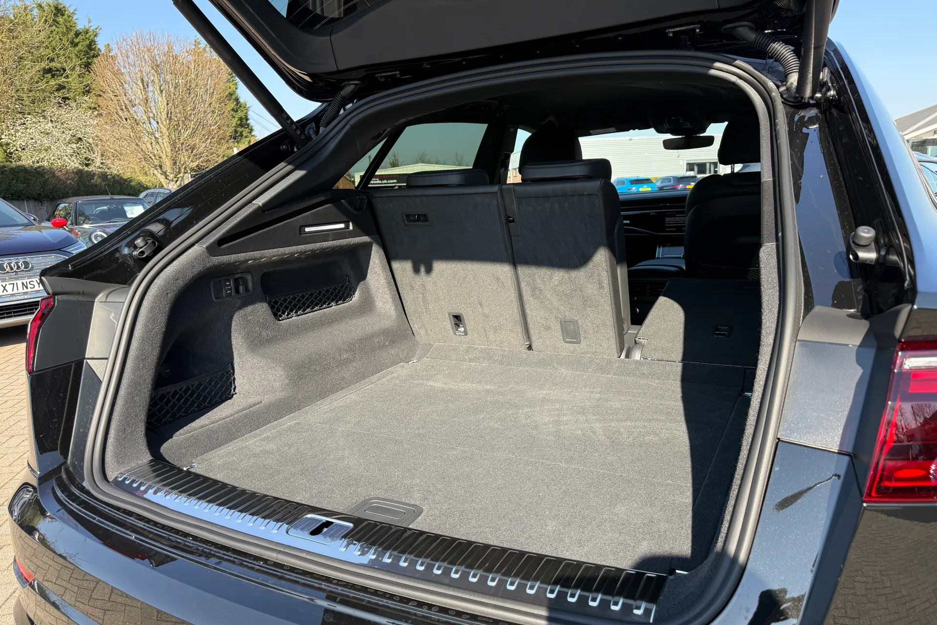 Audi Q8 thumbnail image number 38