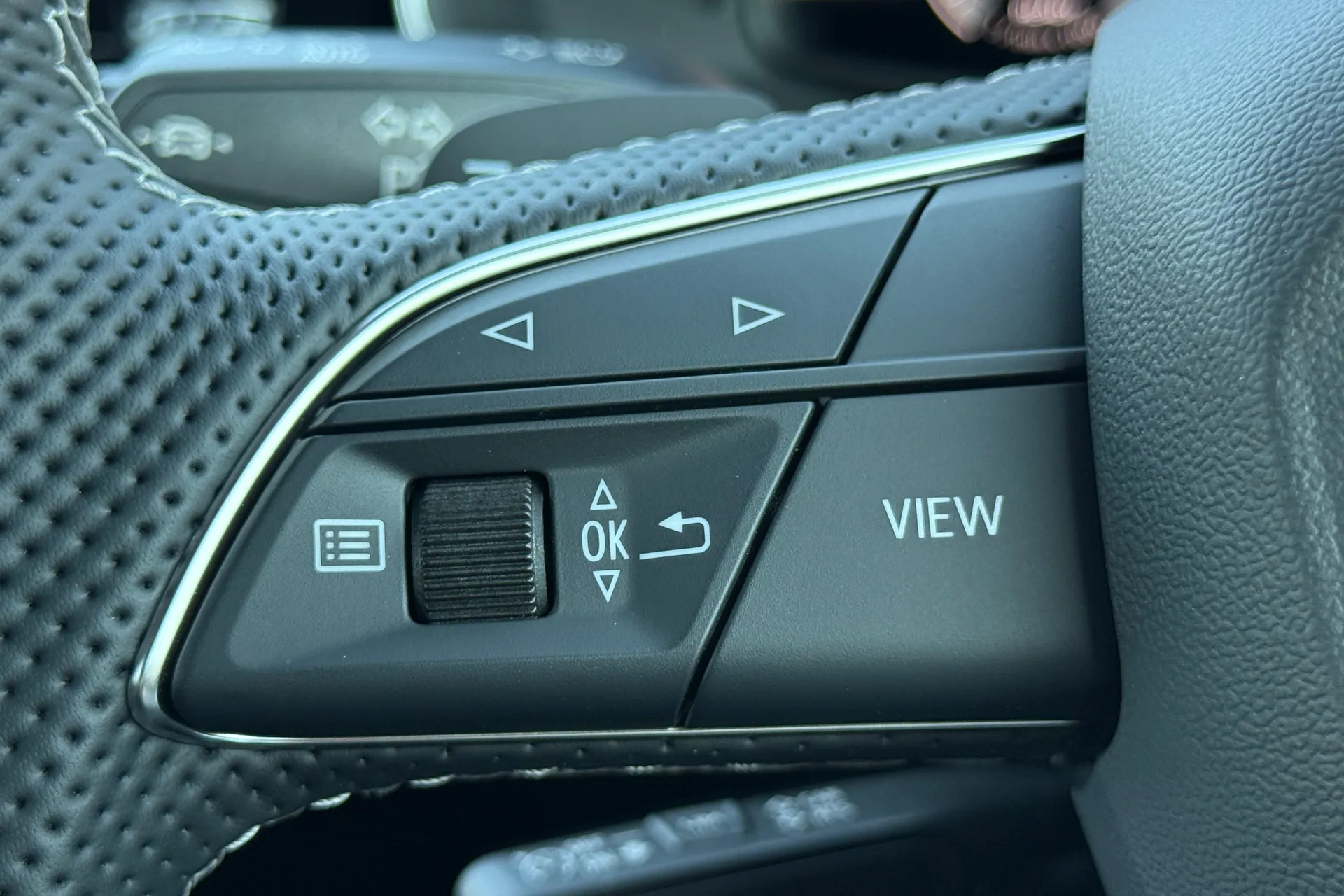Audi Q8 thumbnail image number 23