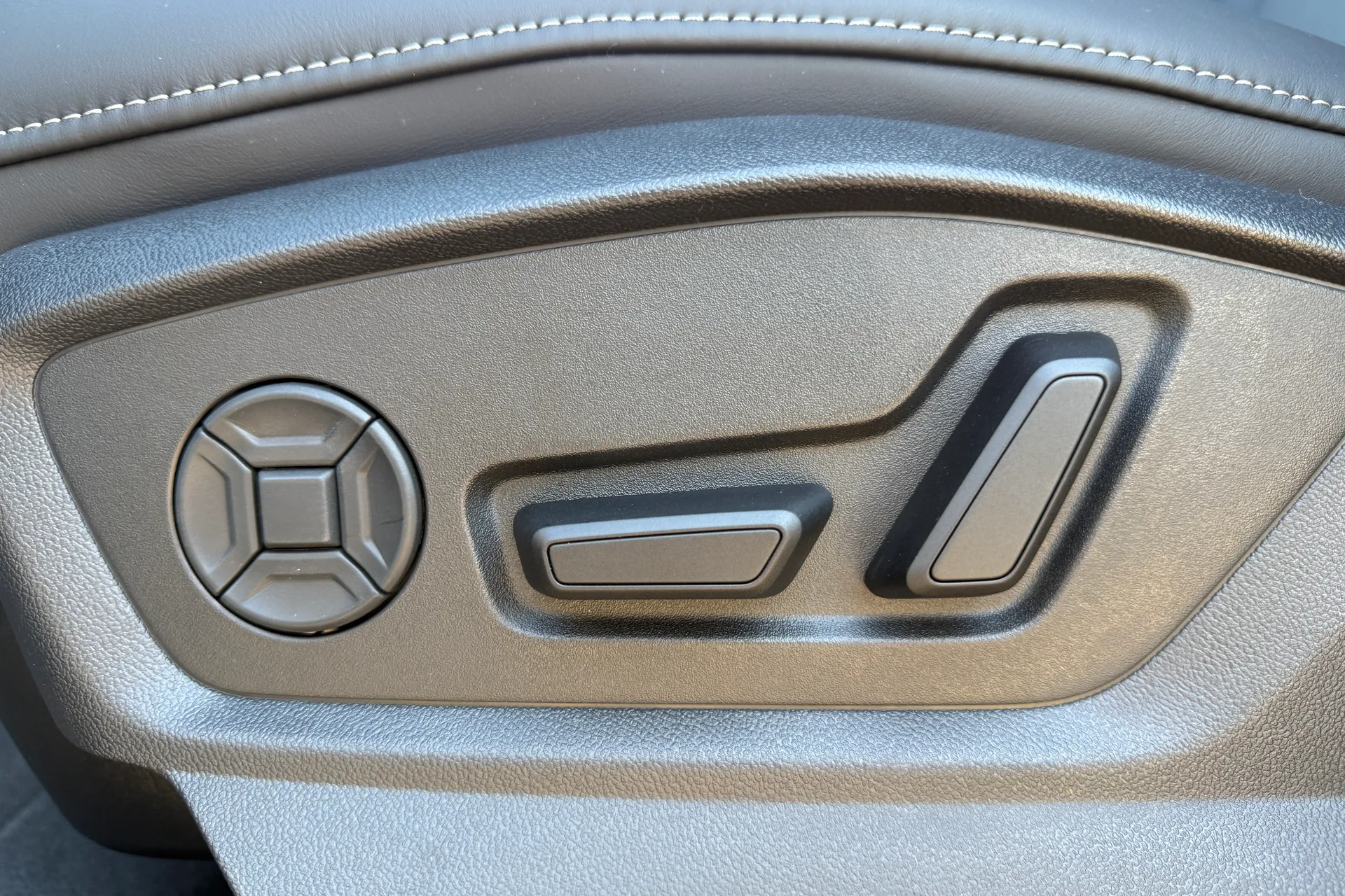 Audi Q8 thumbnail image number 18