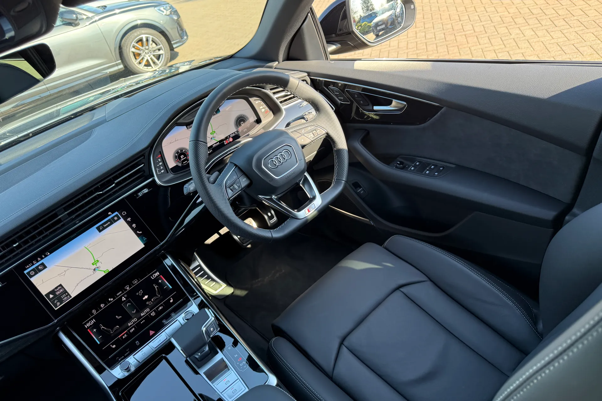 Audi Q8 thumbnail image number 44