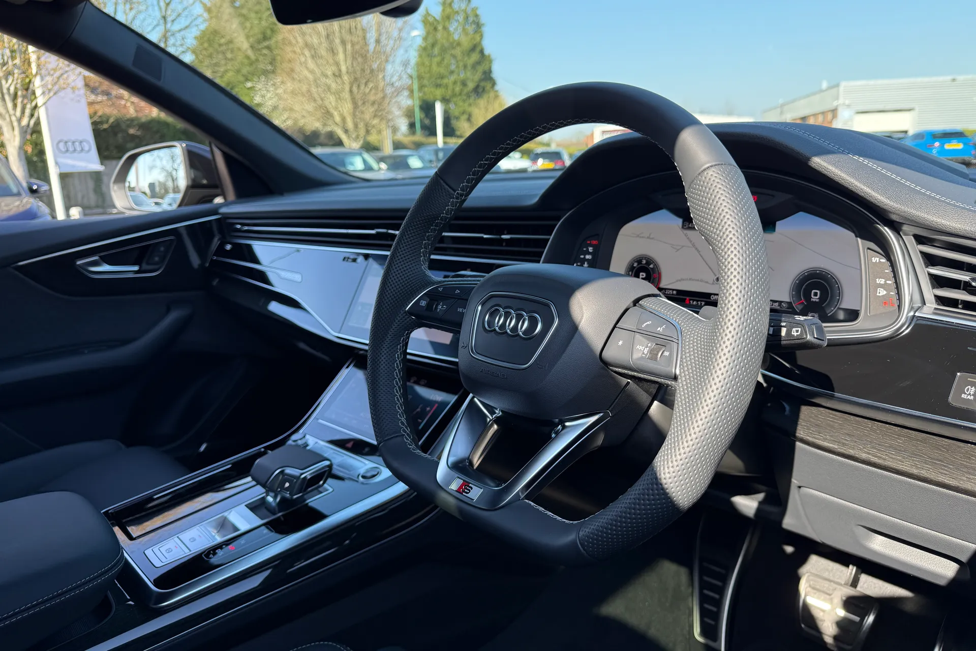 Audi Q8 thumbnail image number 30