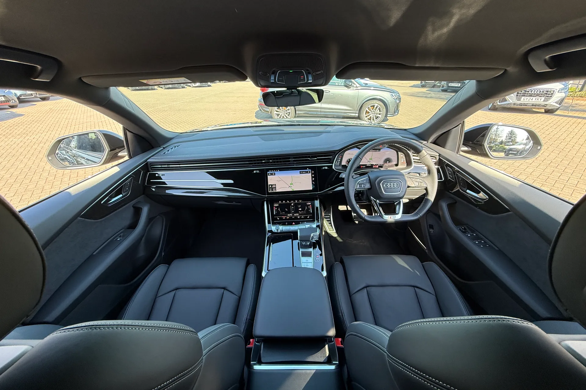 Audi Q8 thumbnail image number 3