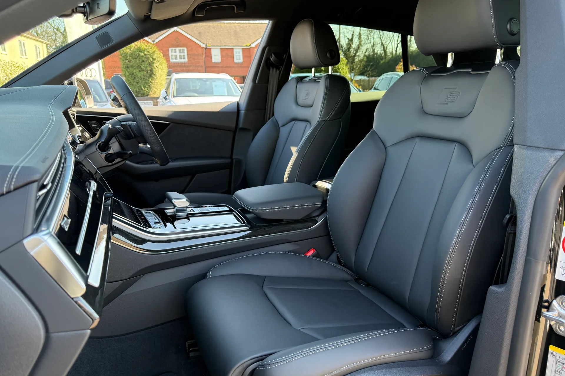 Audi Q8 thumbnail image number 32