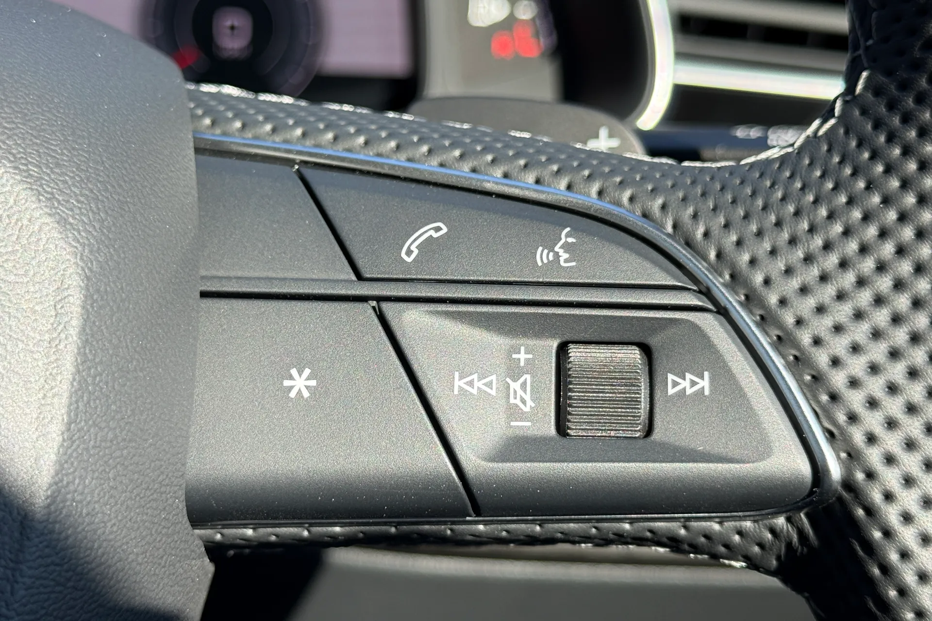 Audi Q8 thumbnail image number 24
