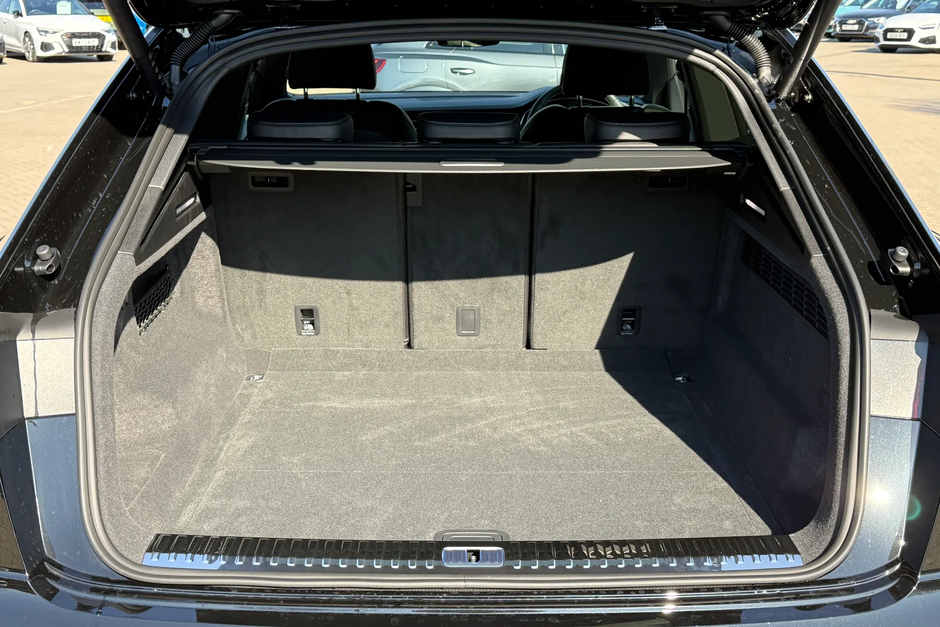 Audi Q8 thumbnail image number 37