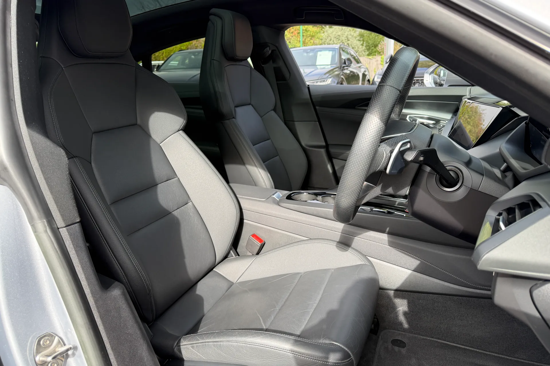 Audi e-tron GT thumbnail image number 30