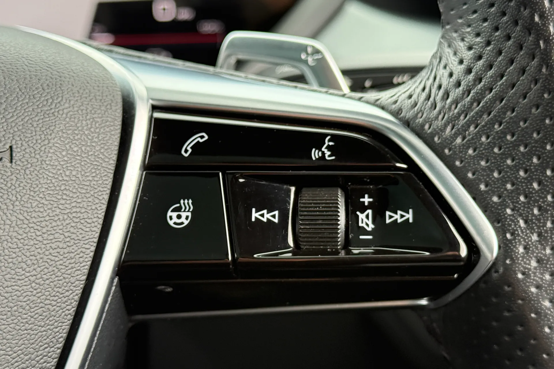 Audi e-tron GT thumbnail image number 25