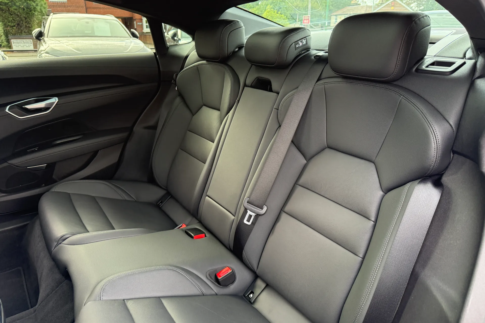 Audi e-tron GT thumbnail image number 45