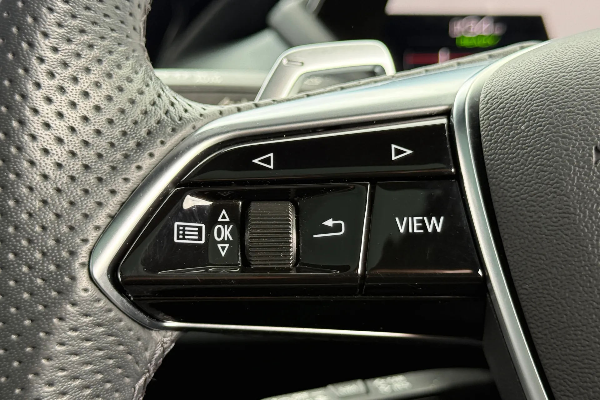 Audi e-tron GT thumbnail image number 24