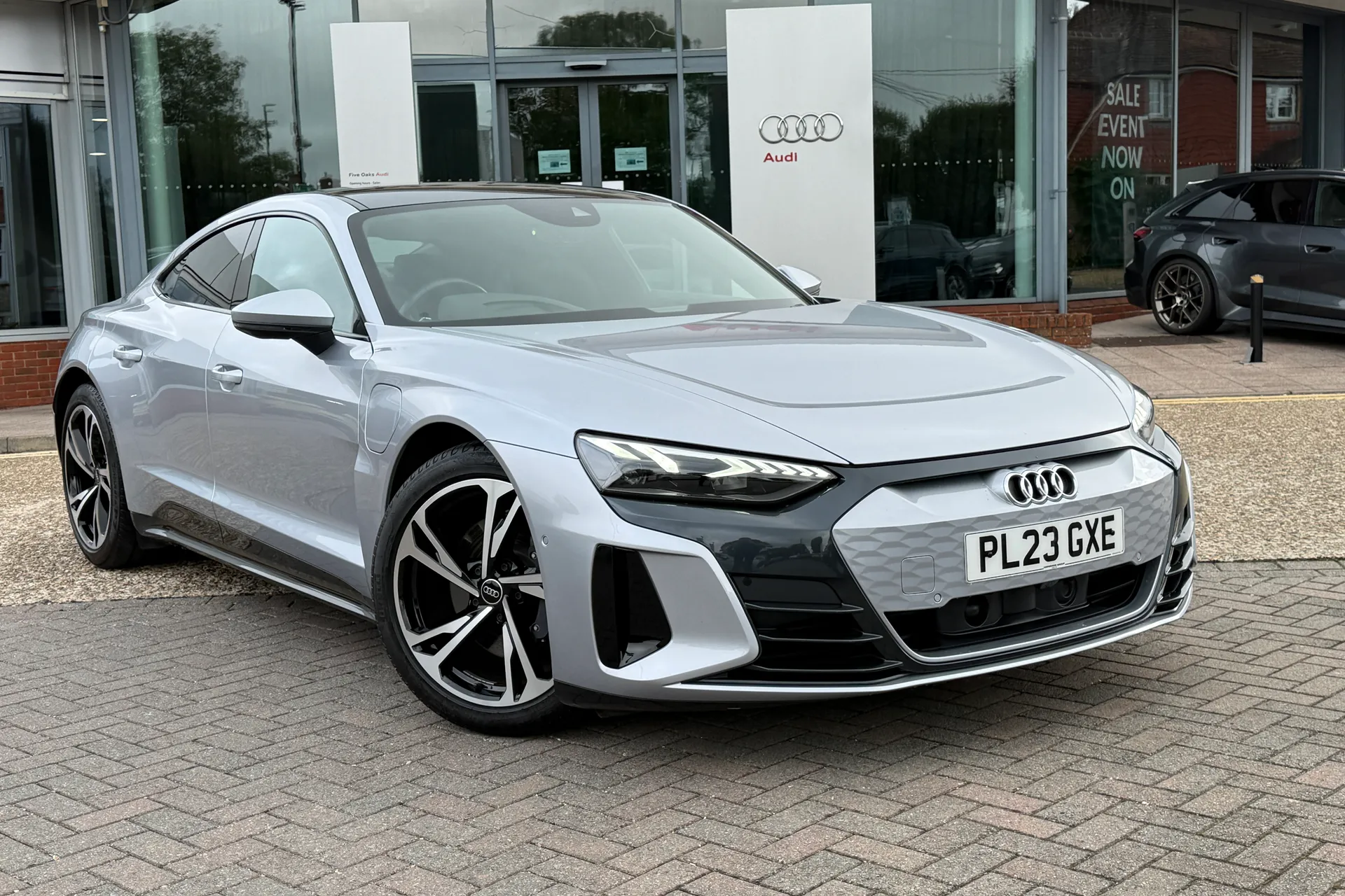 Audi e-tron GT thumbnail image number 27