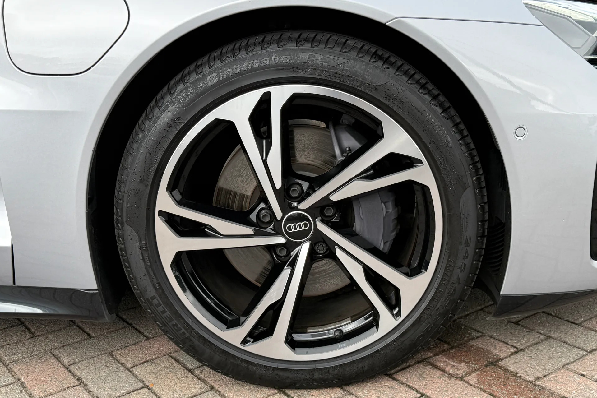 Audi e-tron GT thumbnail image number 51
