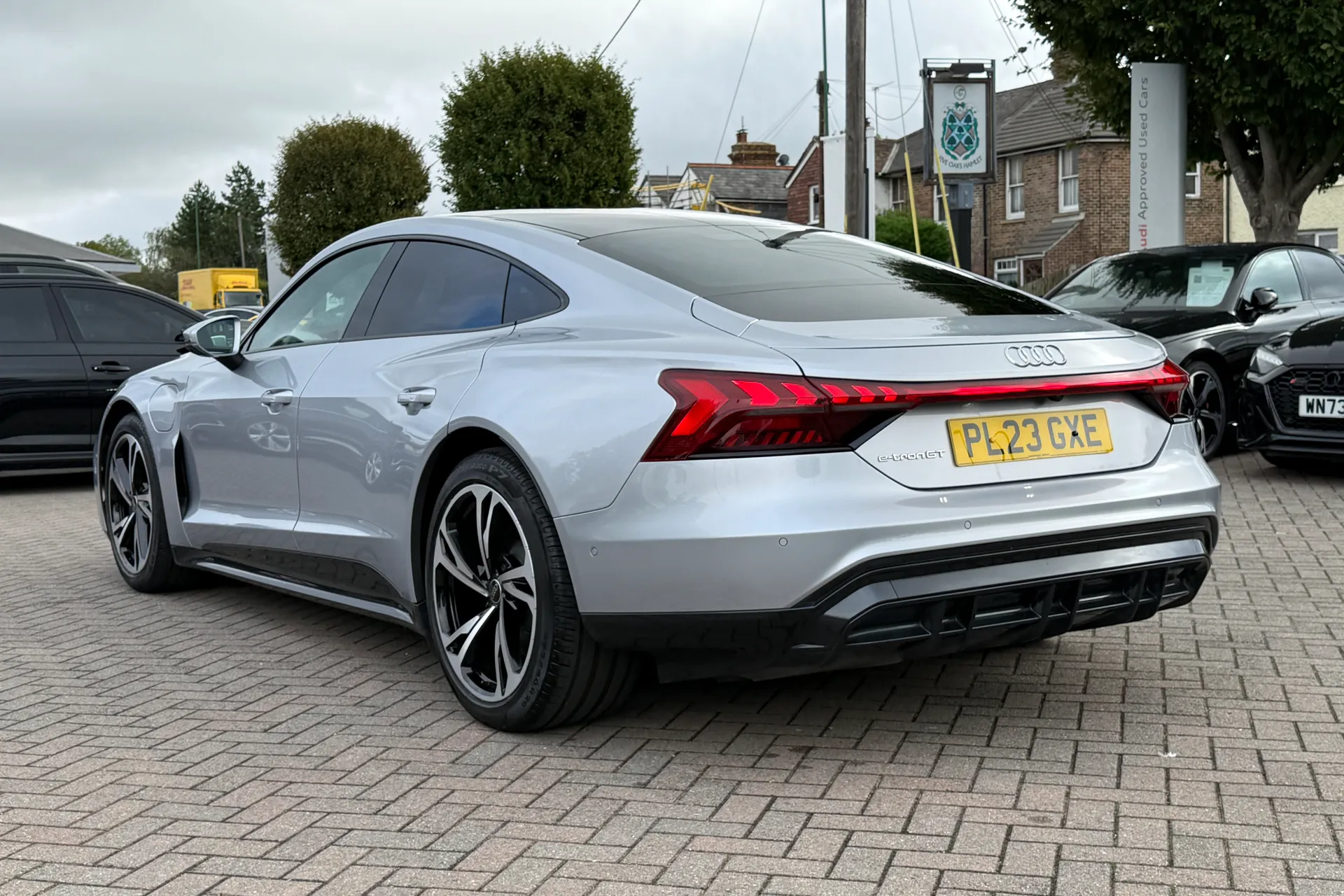 Audi e-tron GT thumbnail image number 38