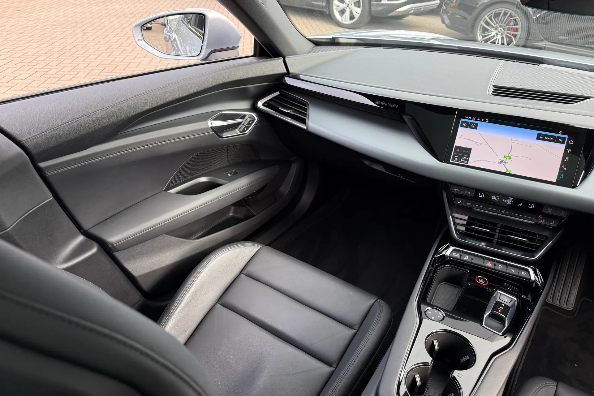Audi e-tron GT thumbnail image number 42