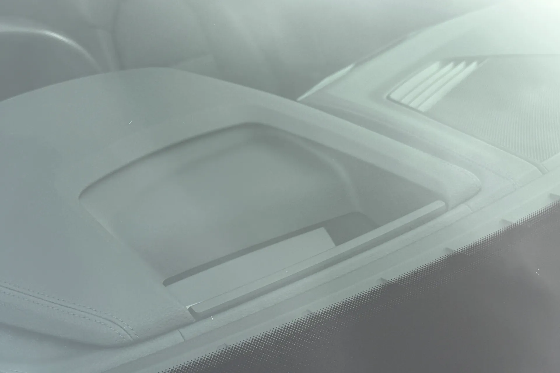 Audi e-tron GT thumbnail image number 9