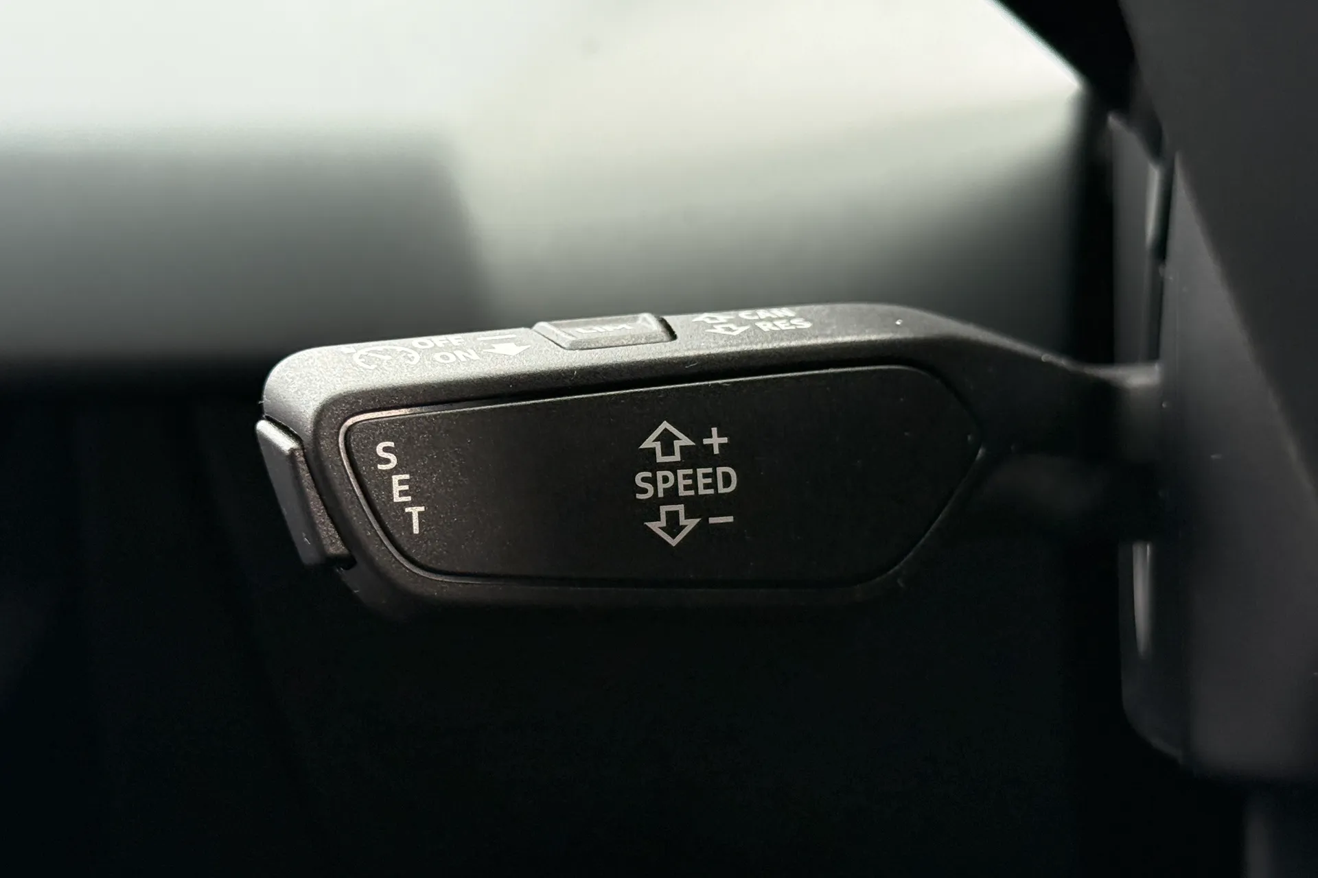 Audi e-tron GT thumbnail image number 20