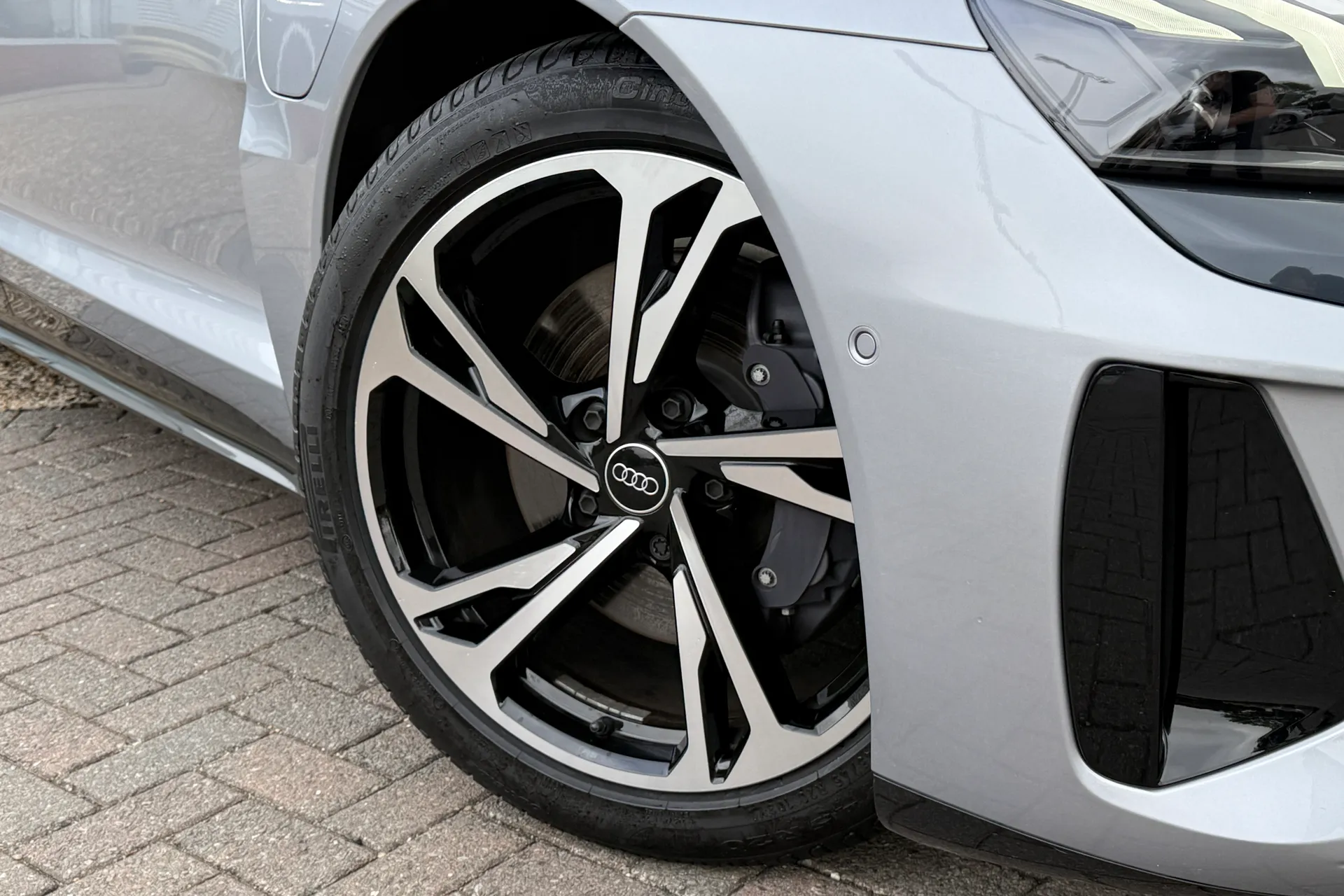 Audi e-tron GT thumbnail image number 7