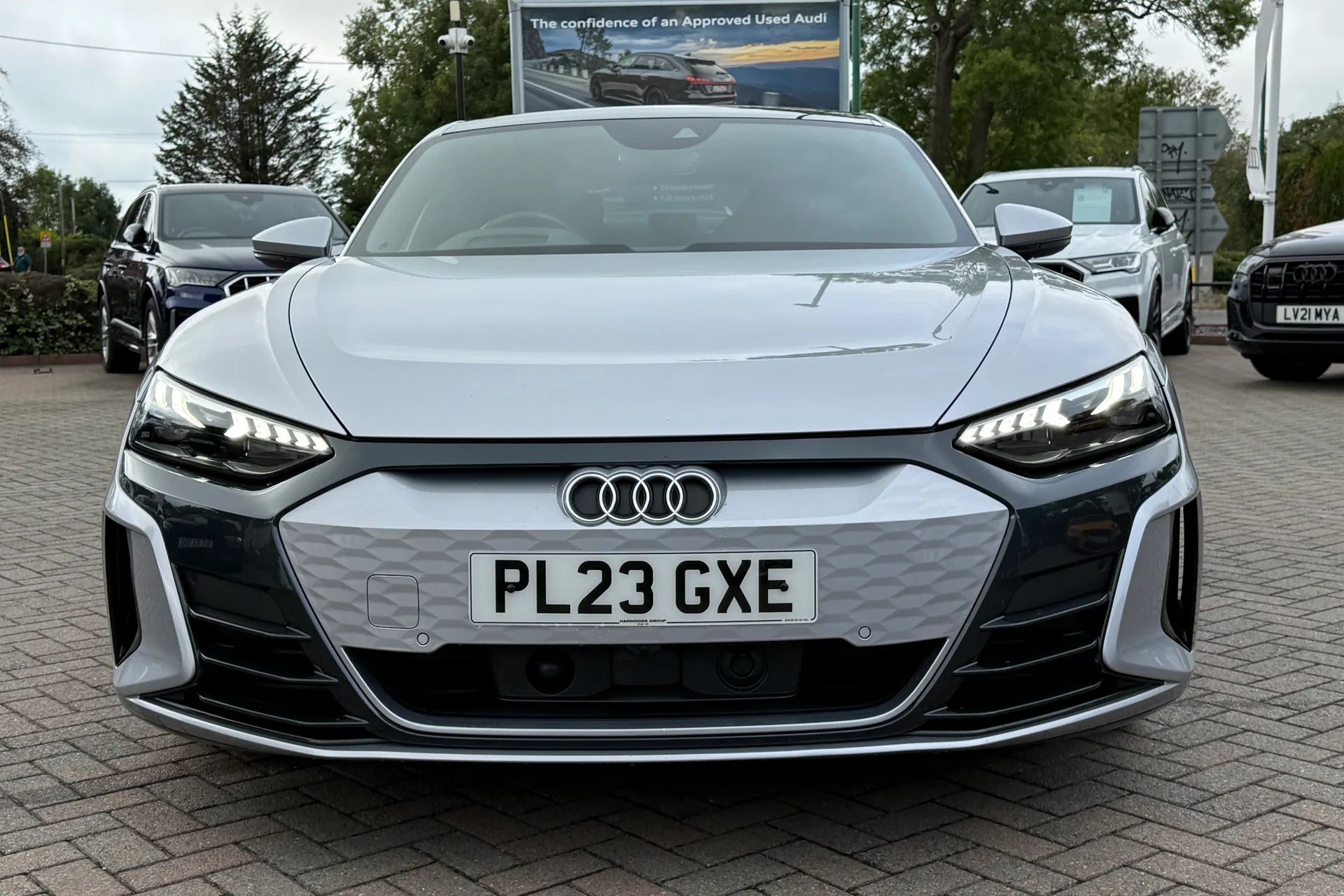 Audi e-tron GT thumbnail image number 28