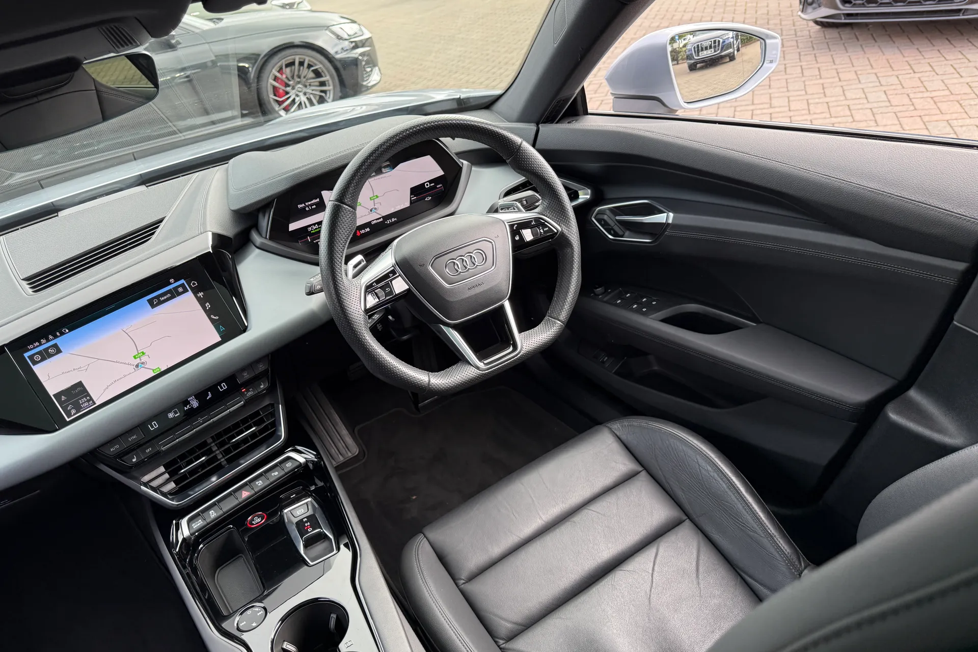 Audi e-tron GT thumbnail image number 44