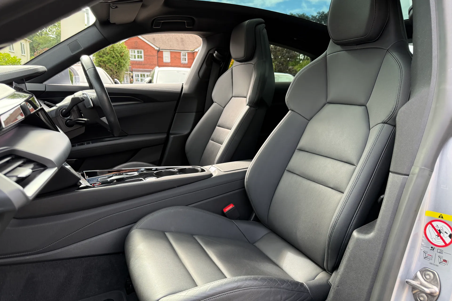 Audi e-tron GT thumbnail image number 33