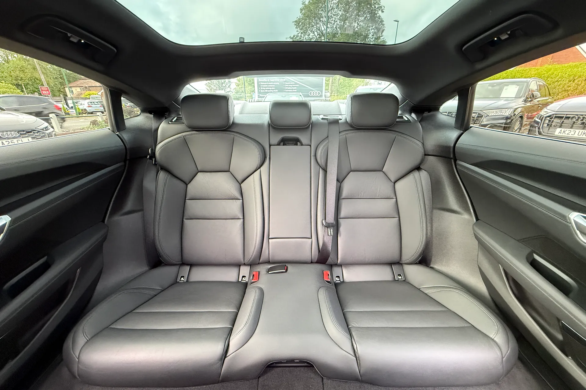 Audi e-tron GT thumbnail image number 8