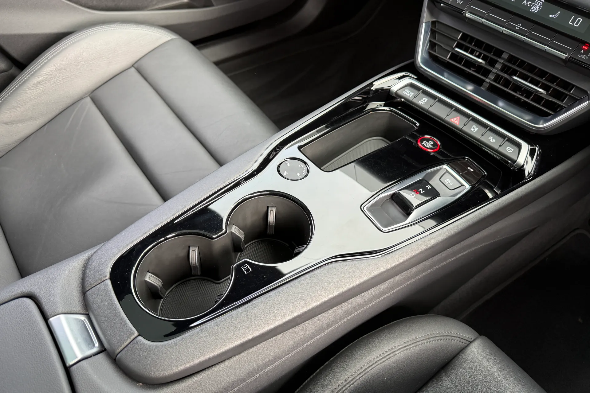 Audi e-tron GT thumbnail image number 43