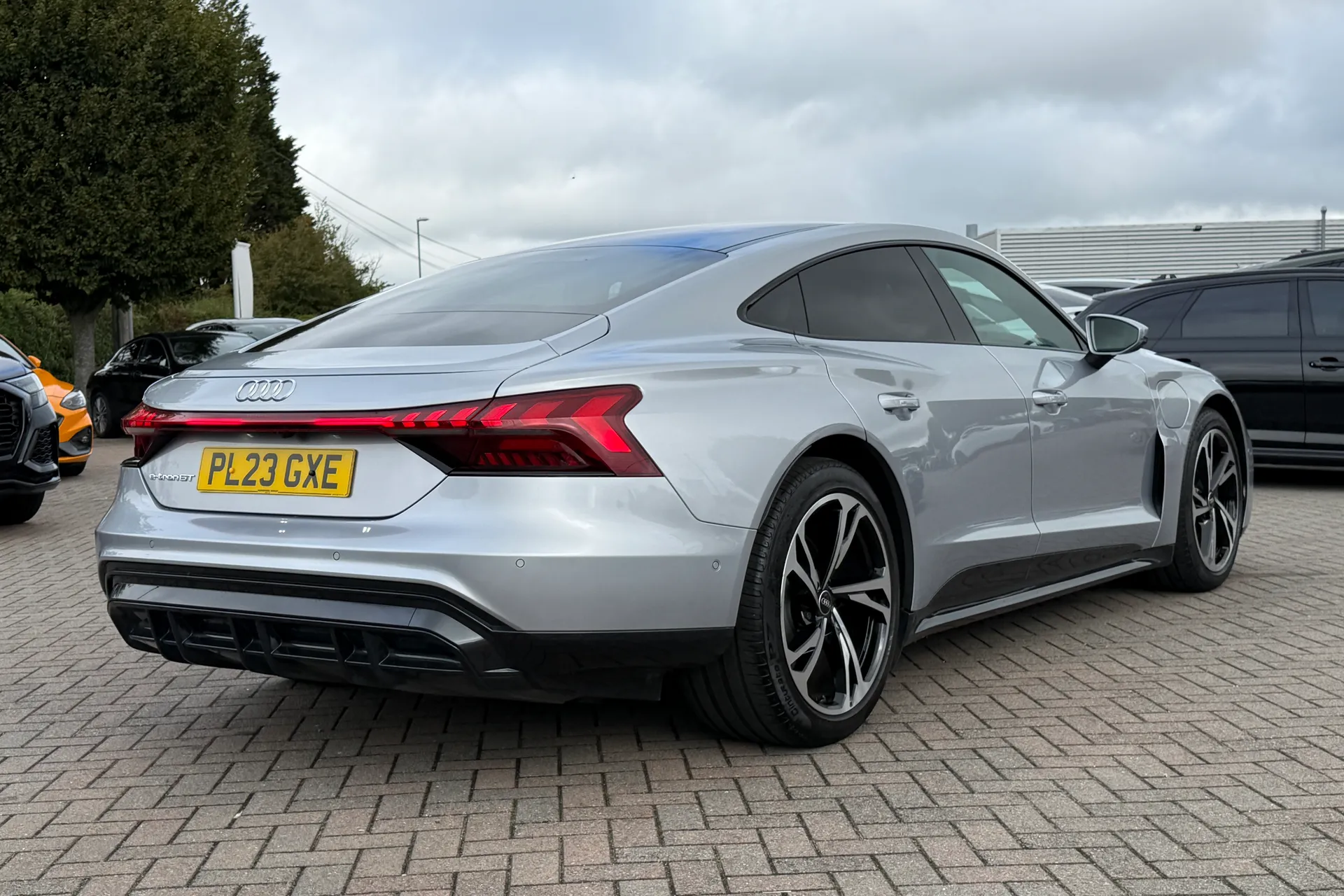 Audi e-tron GT thumbnail image number 36
