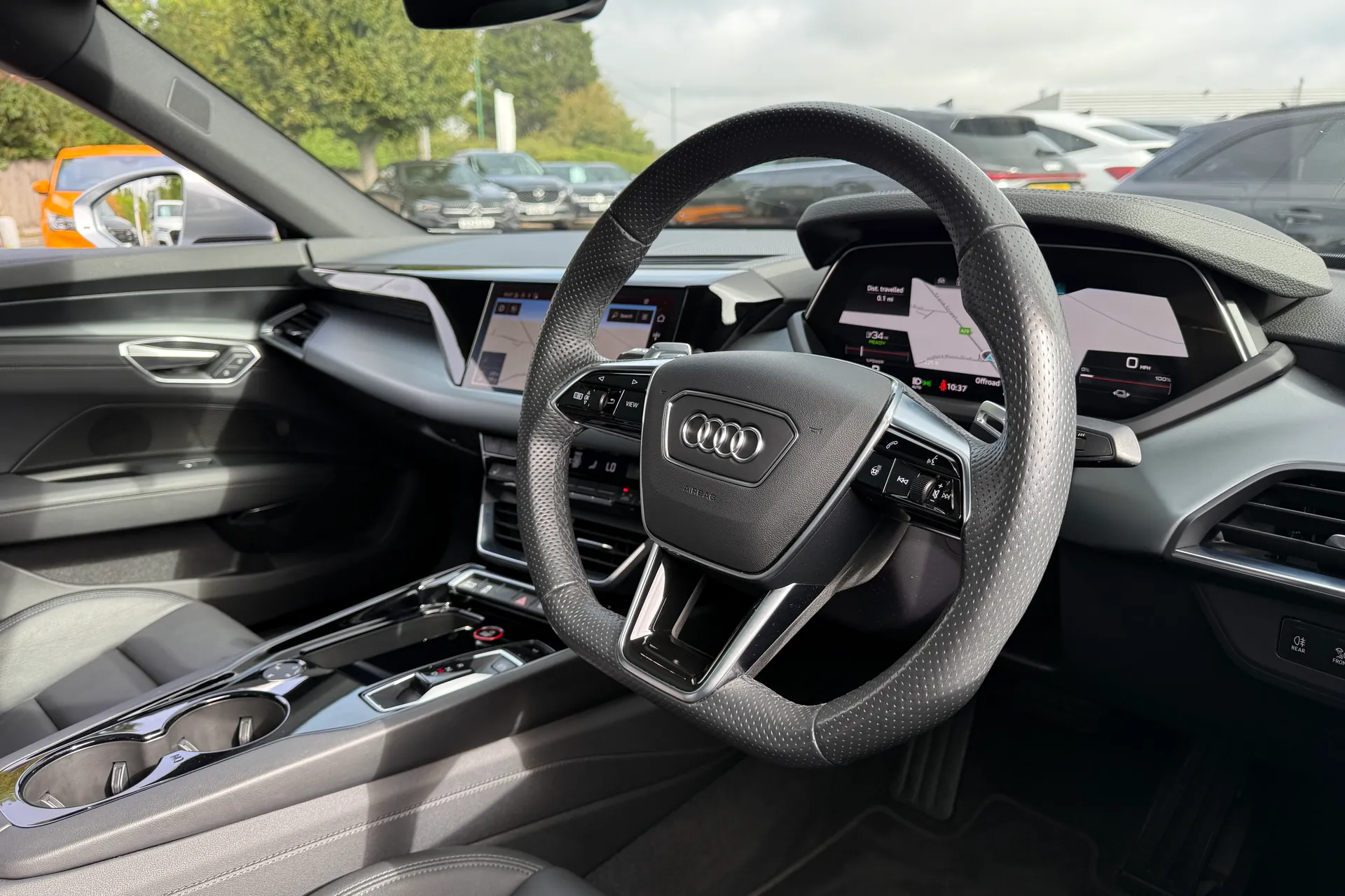 Audi e-tron GT thumbnail image number 31